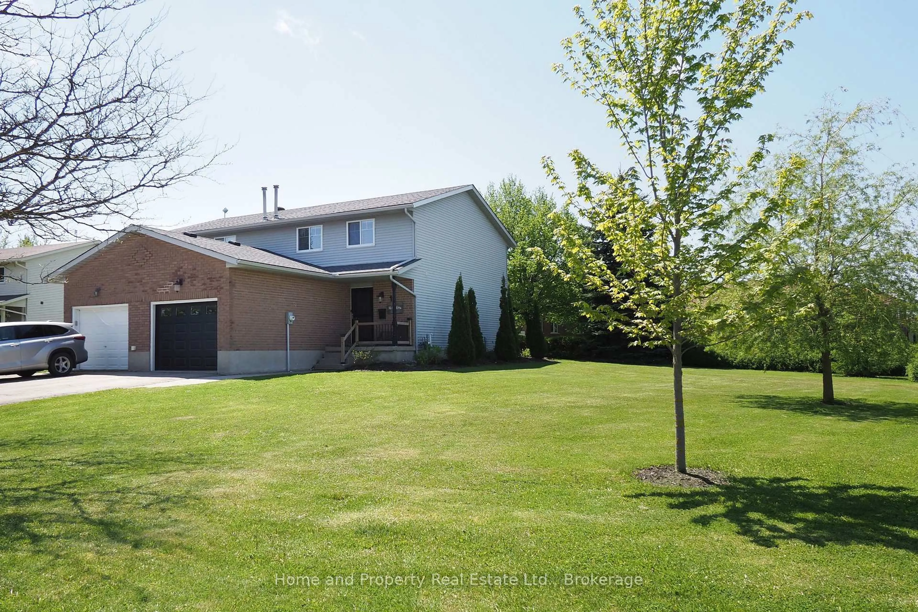 A pic from outside/outdoor area/front of a property/back of a property/a pic from drone, street for 15 Dales Dr, Mapleton Ontario N0G 1P0