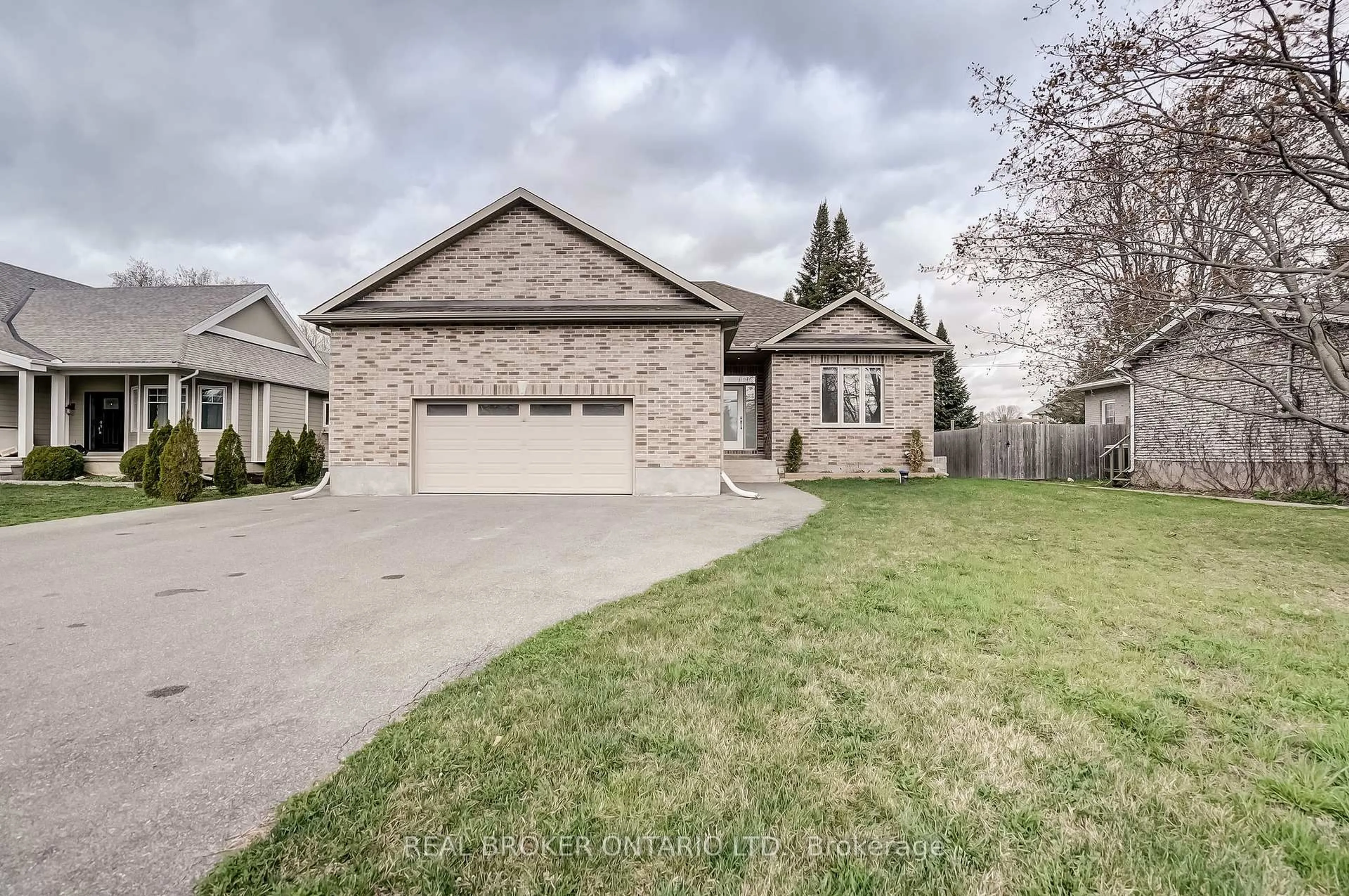 Home with brick exterior material, street for 6237 Perth St, Ottawa Ontario K0A 1Z0