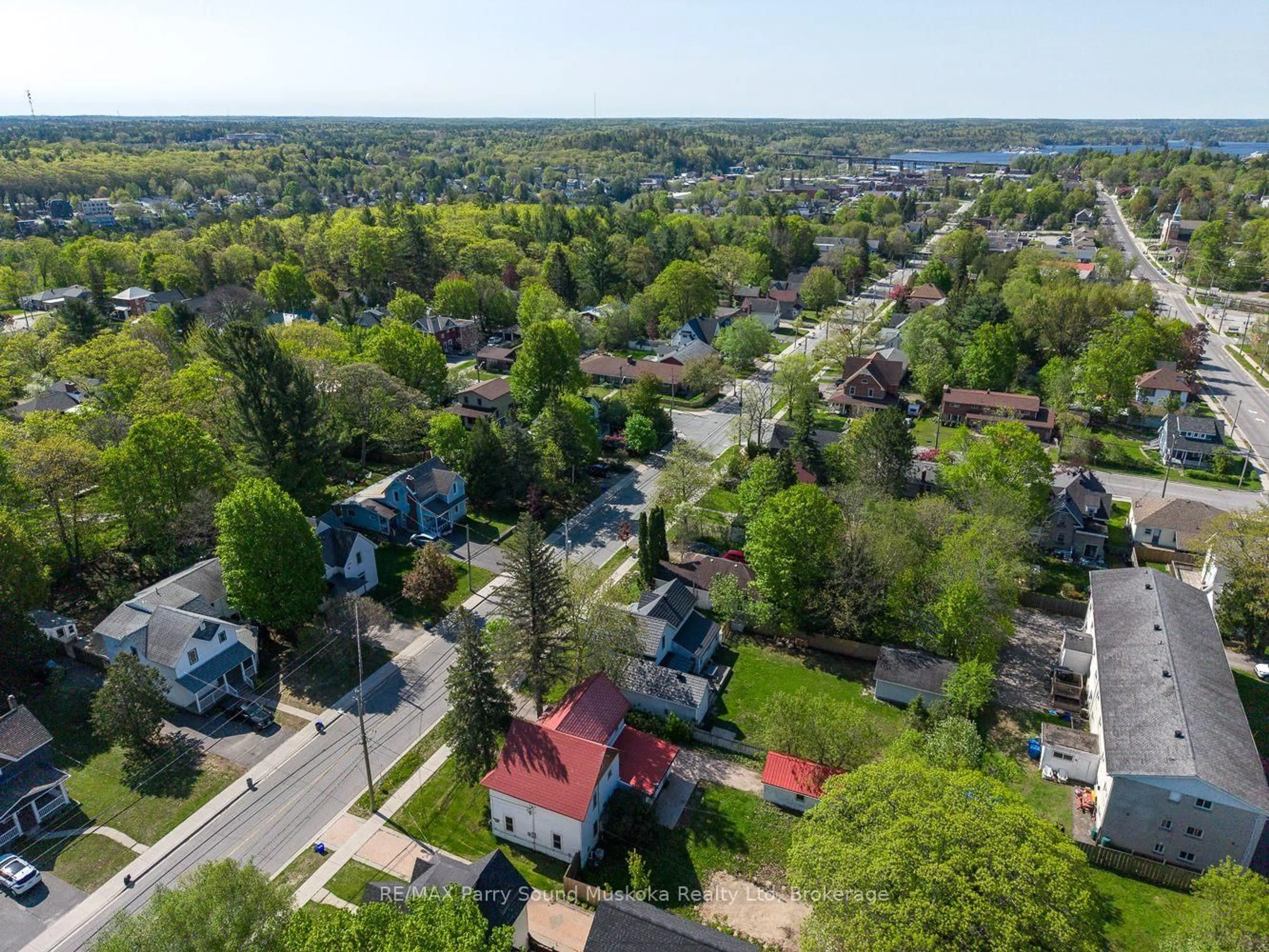 A pic from outside/outdoor area/front of a property/back of a property/a pic from drone, street for 124 GIBSON St, Parry Sound Ontario P2A 1X7