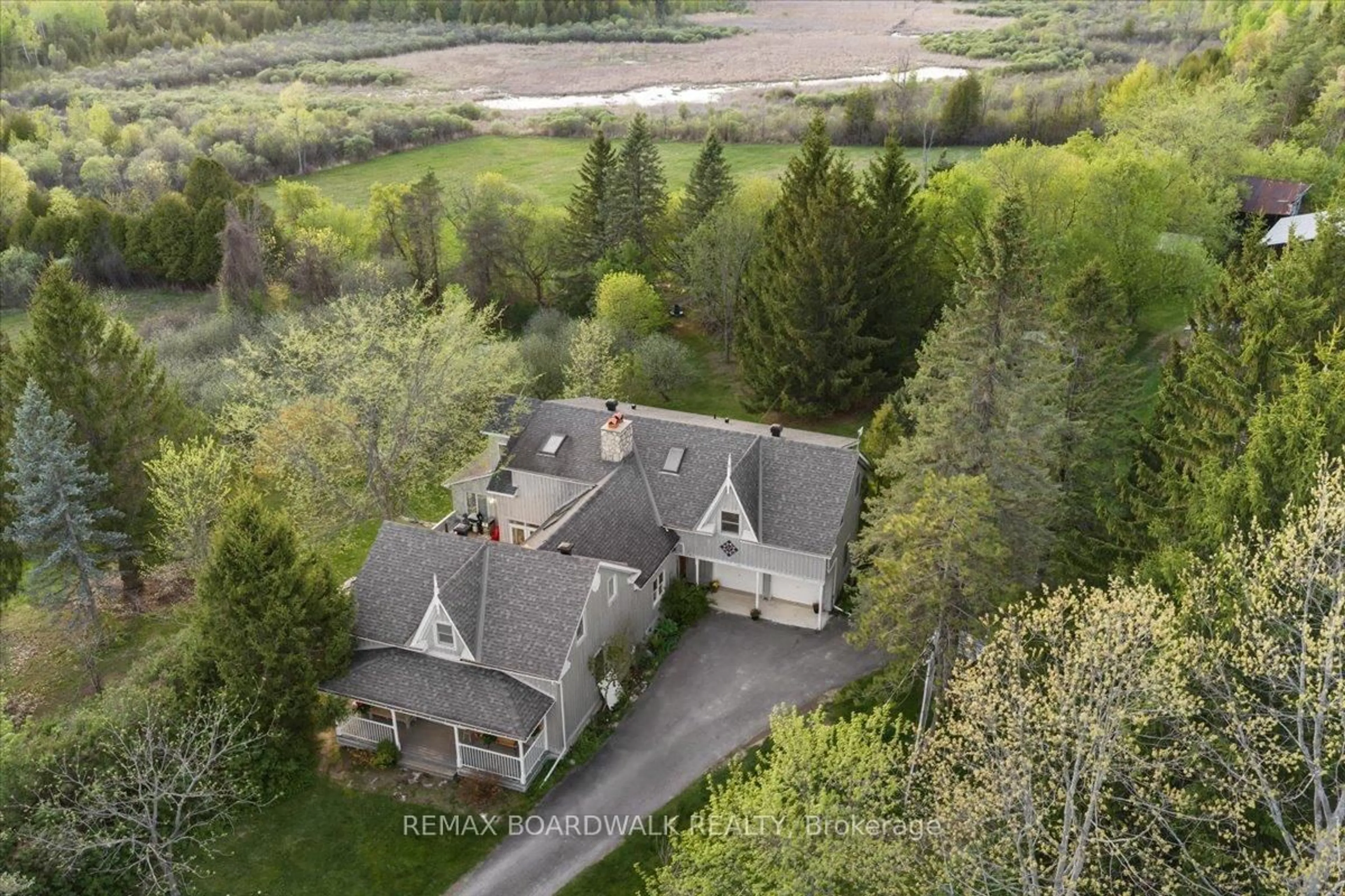 A pic from outside/outdoor area/front of a property/back of a property/a pic from drone, unknown for 2464 Scrivens Dr, Metcalfe Ontario K0A 2P0