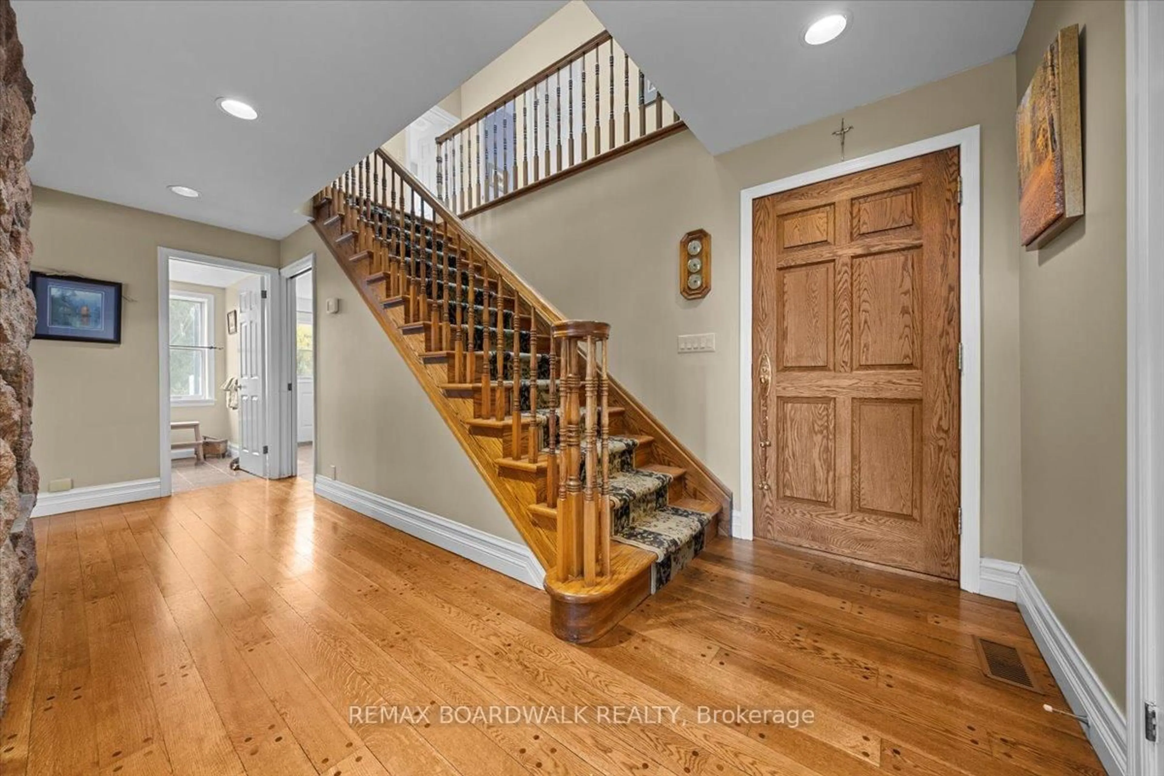 Indoor entryway for 2464 Scrivens Dr, Metcalfe Ontario K0A 2P0