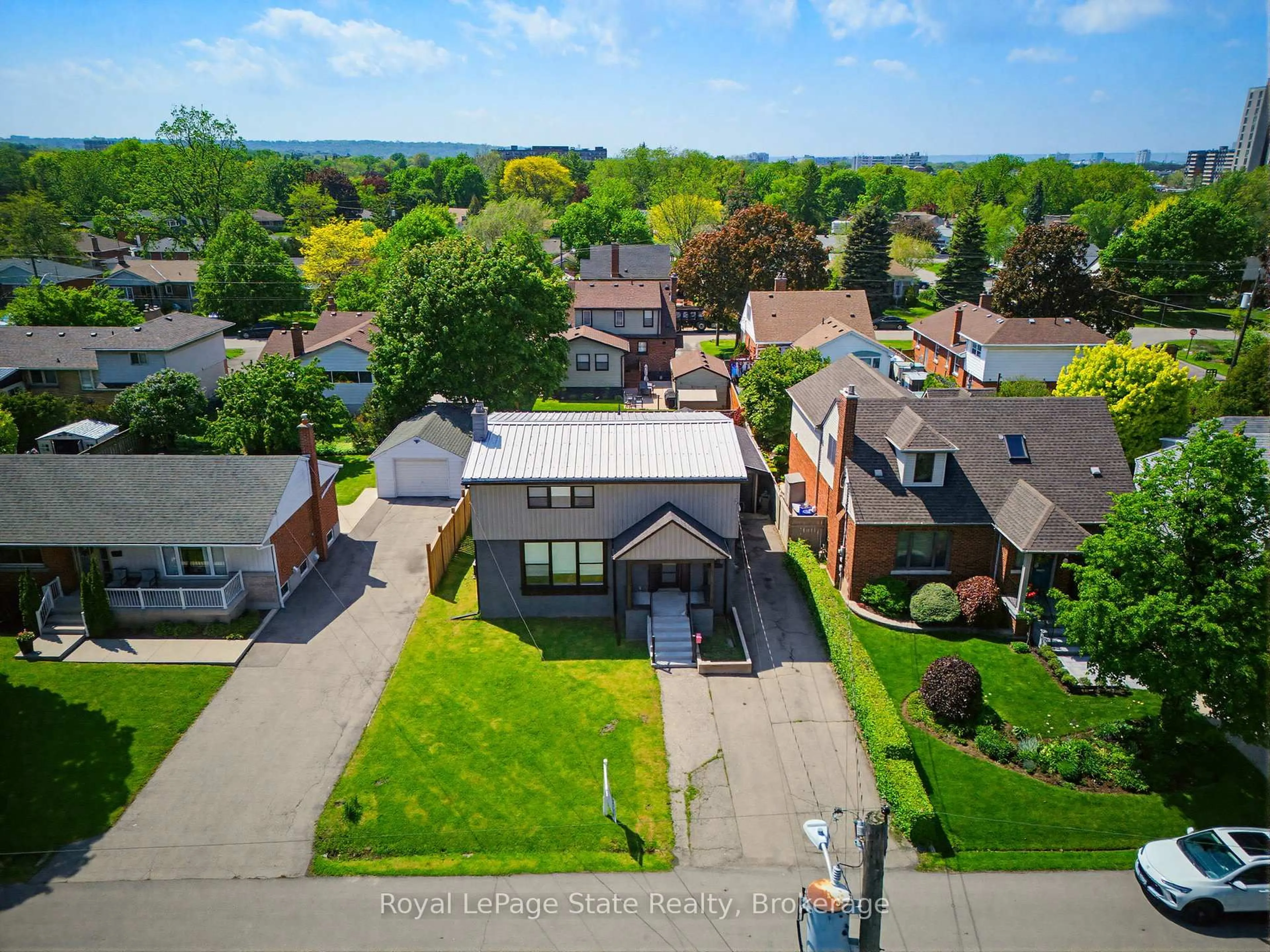 A pic from outside/outdoor area/front of a property/back of a property/a pic from drone, street for 91 First St, Hamilton Ontario L8G 1Y2