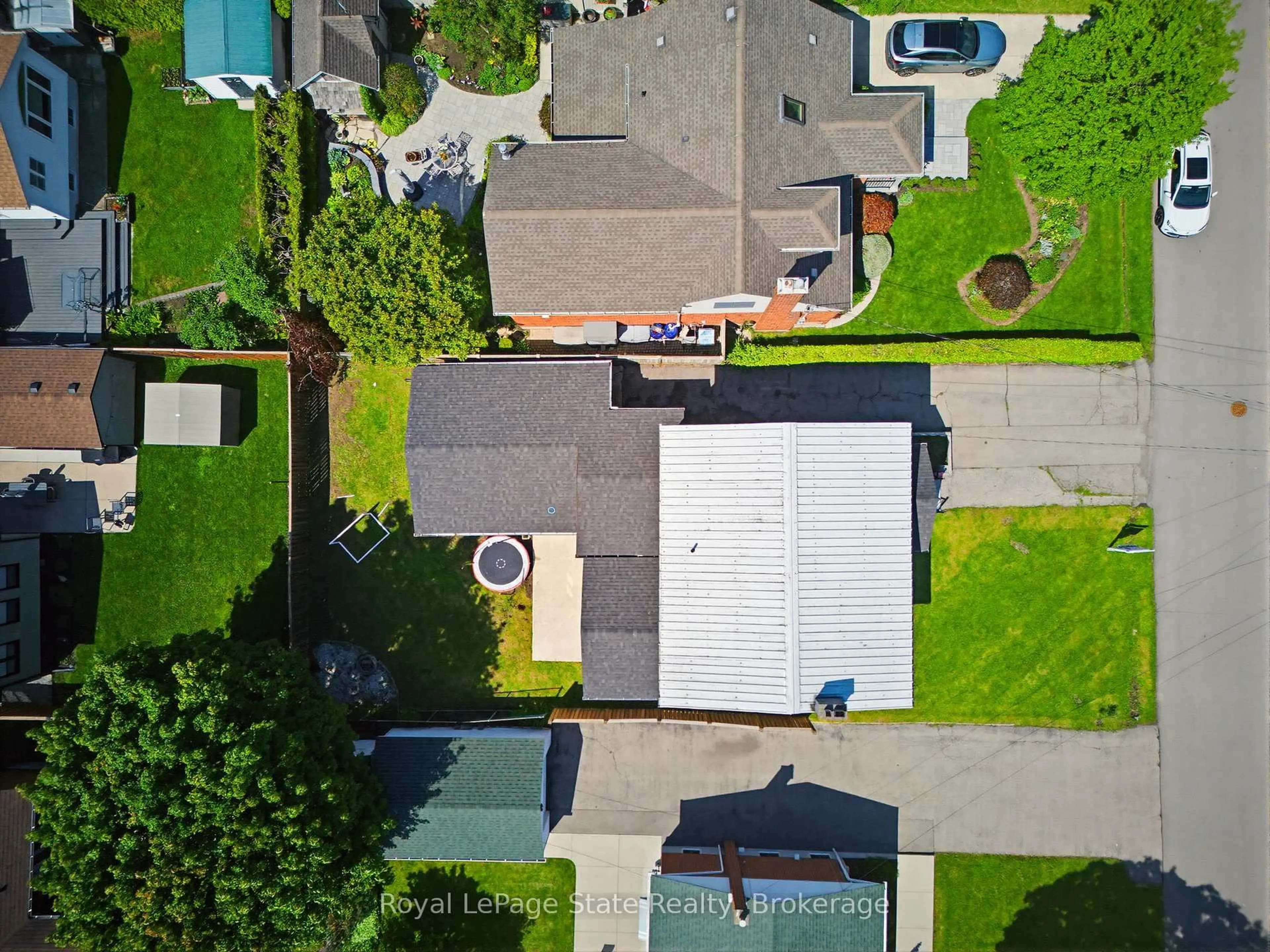 A pic from outside/outdoor area/front of a property/back of a property/a pic from drone, street for 91 First St, Hamilton Ontario L8G 1Y2