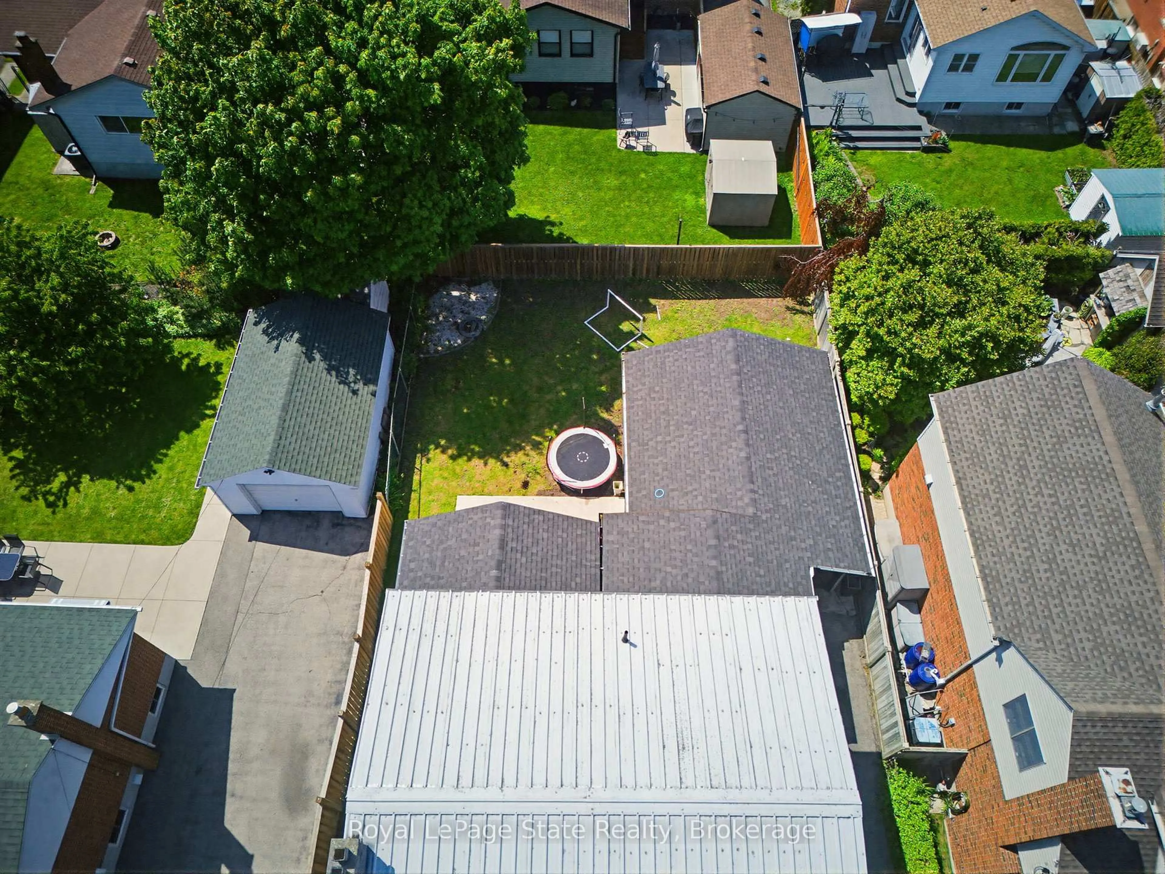 A pic from outside/outdoor area/front of a property/back of a property/a pic from drone, street for 91 First St, Hamilton Ontario L8G 1Y2
