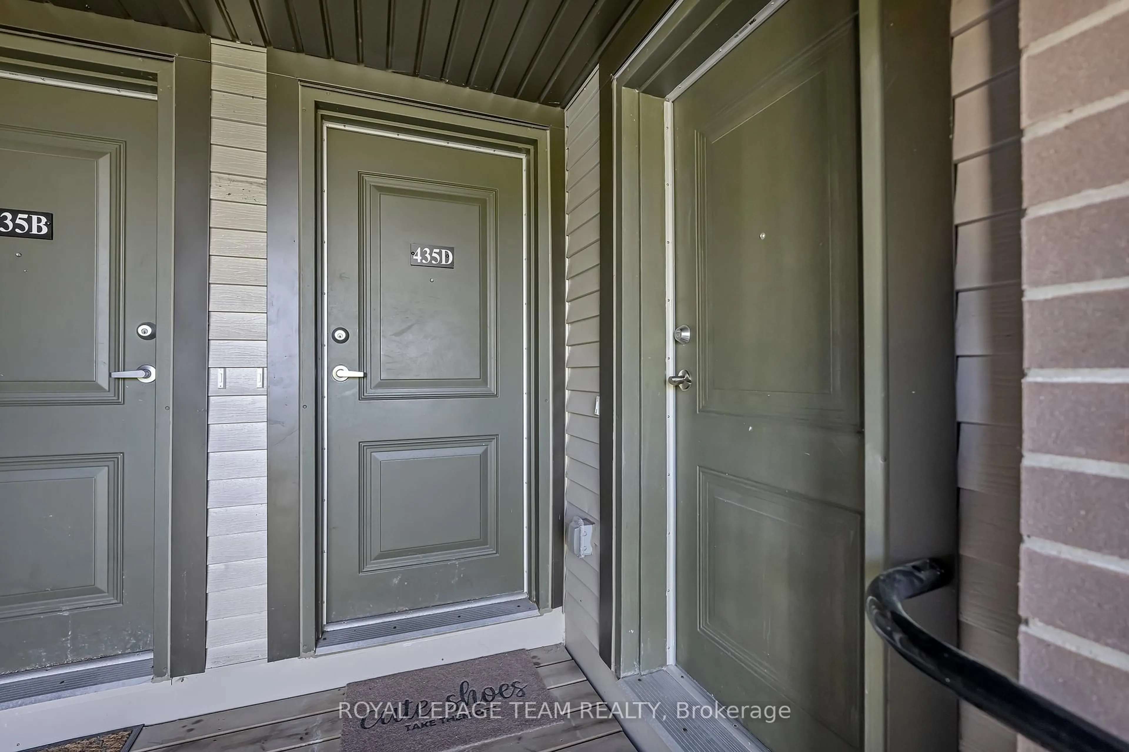 Indoor entryway for 435 Eldorado Private #13, Ottawa Ontario K2K 0N9