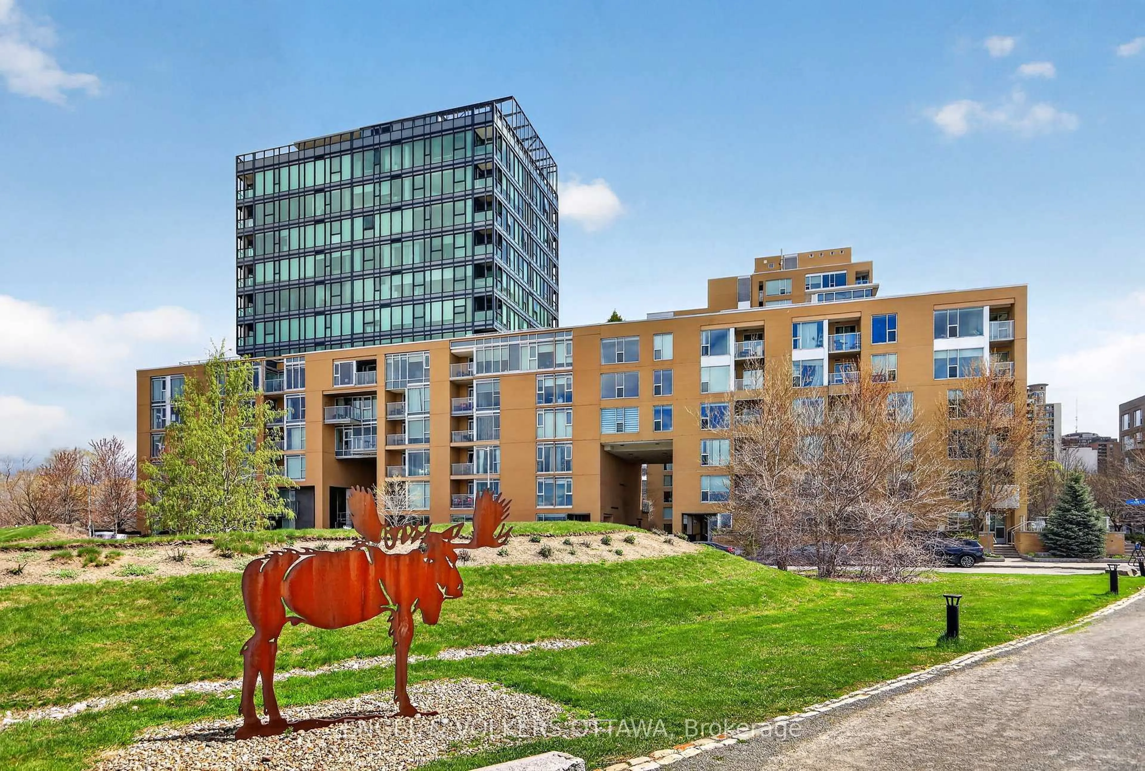 Patio, building for 250 Lett St #521, Ottawa Ontario K1R 0A8