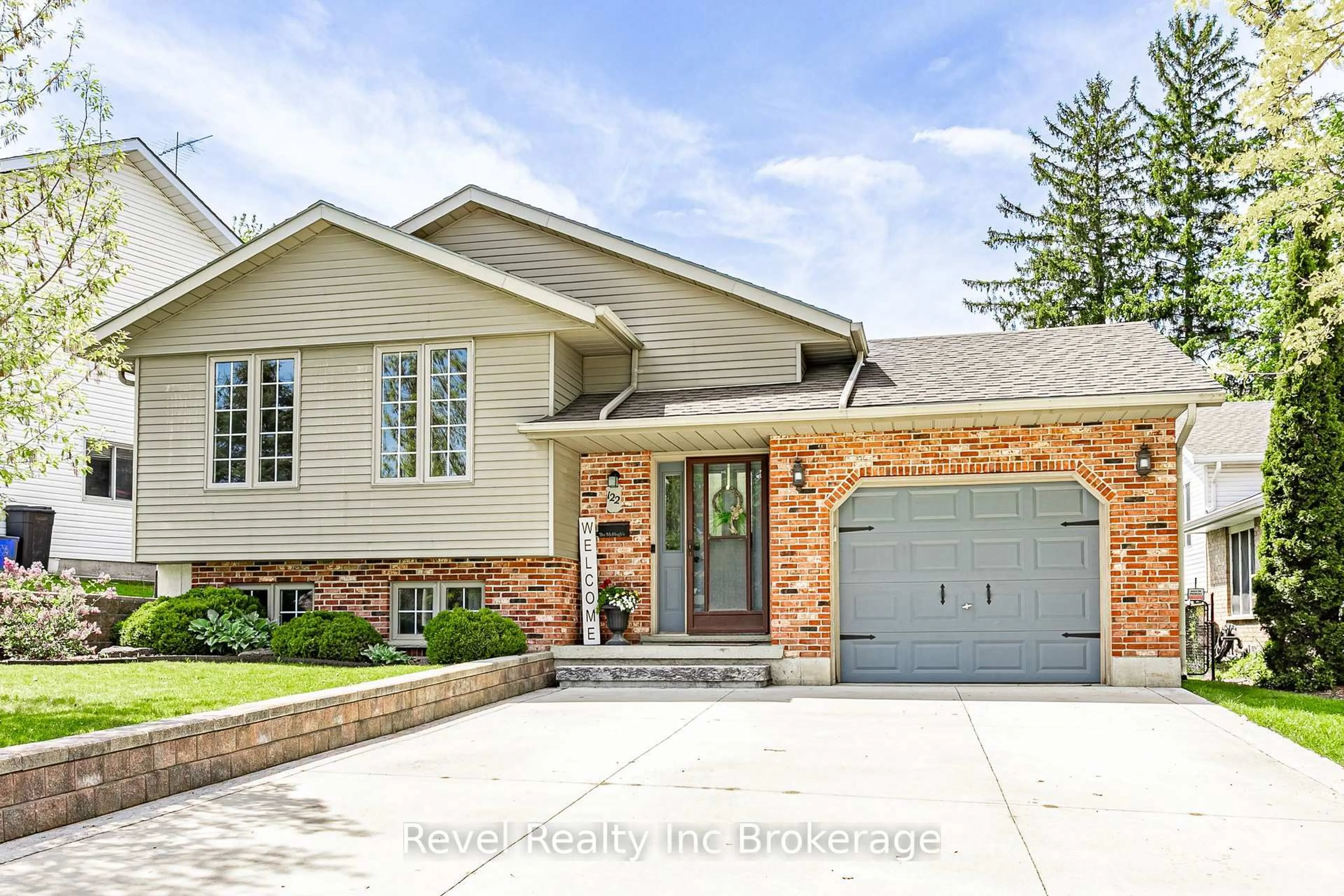 Home with brick exterior material, street for 122 Hemlock Rd, Ingersoll Ontario N5C 3Z6