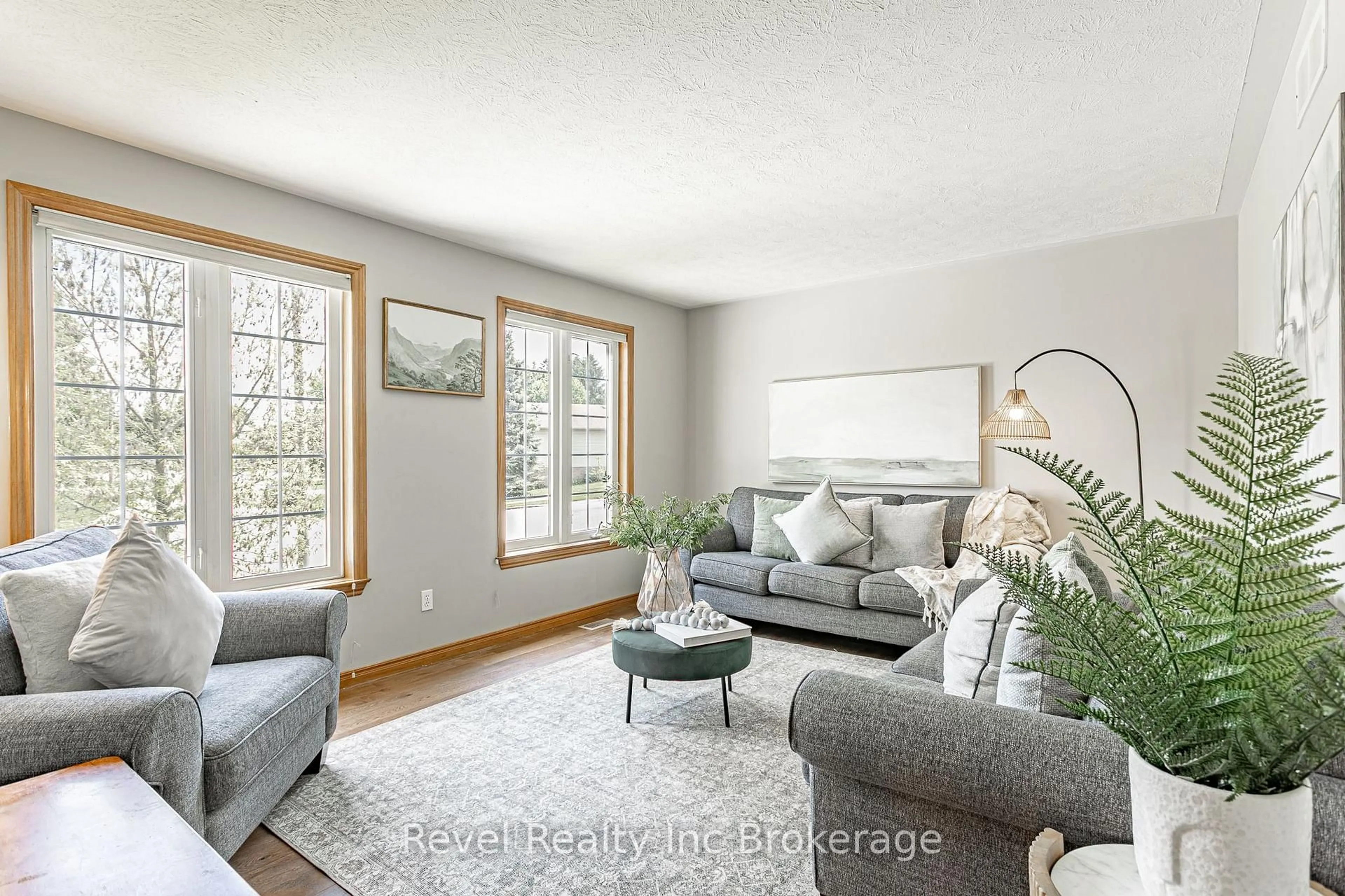 Living room with furniture, unknown for 122 Hemlock Rd, Ingersoll Ontario N5C 3Z6