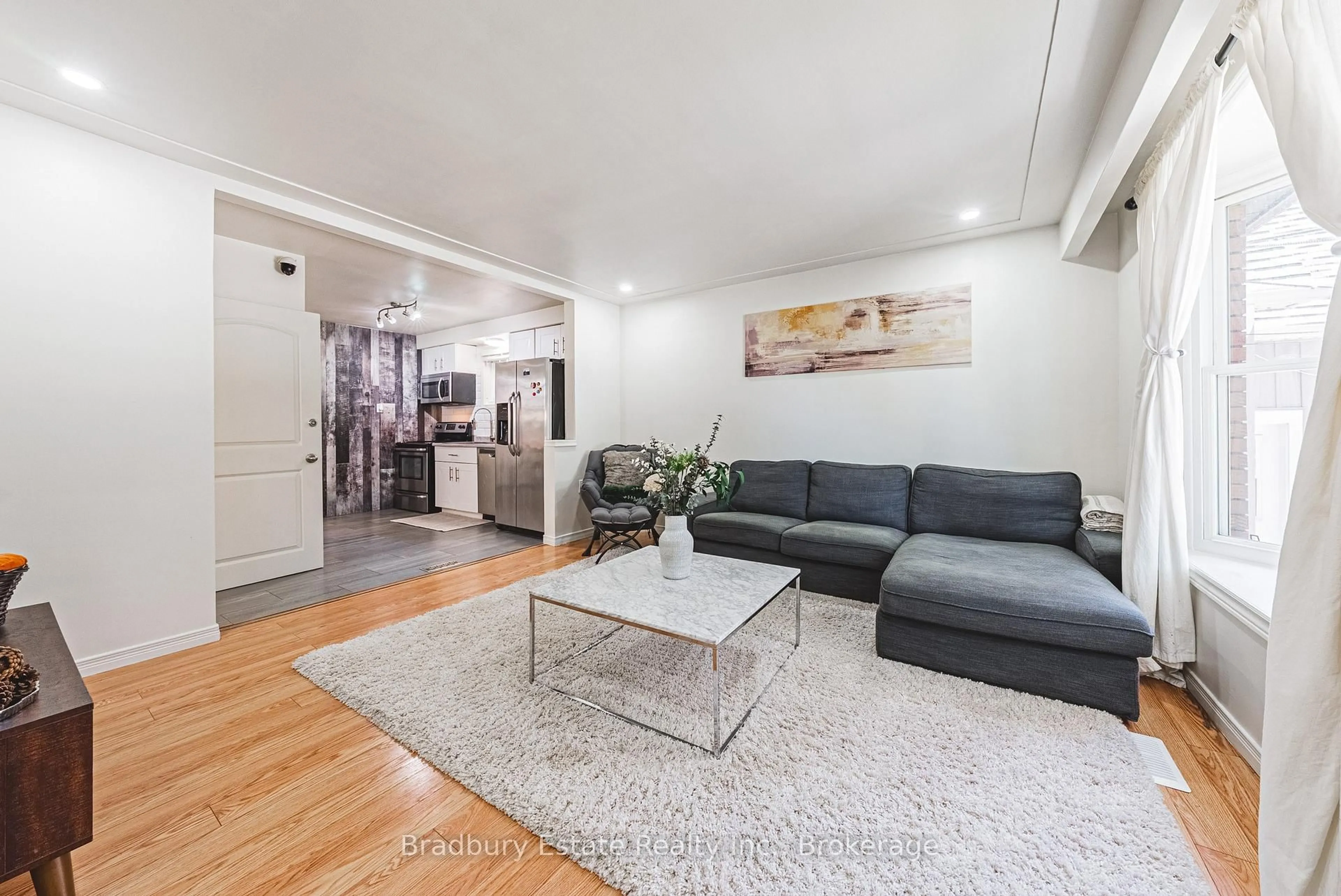 Living room with furniture, unknown for 13 East 21st St, Hamilton Ontario L8V 2T3