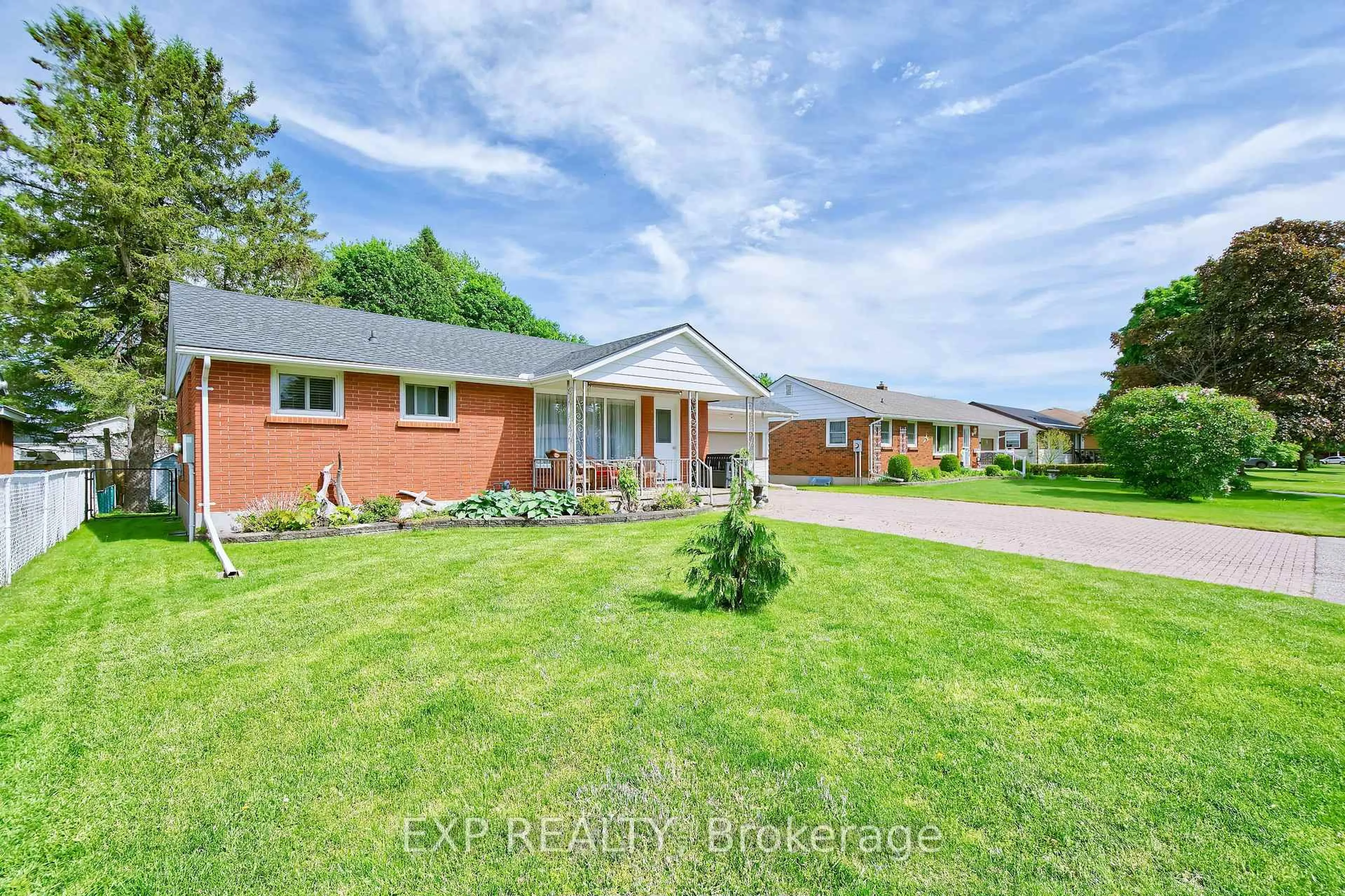 A pic from outside/outdoor area/front of a property/back of a property/a pic from drone, unknown for 85 Treelawn Ave, Aylmer Ontario N5H 2J7