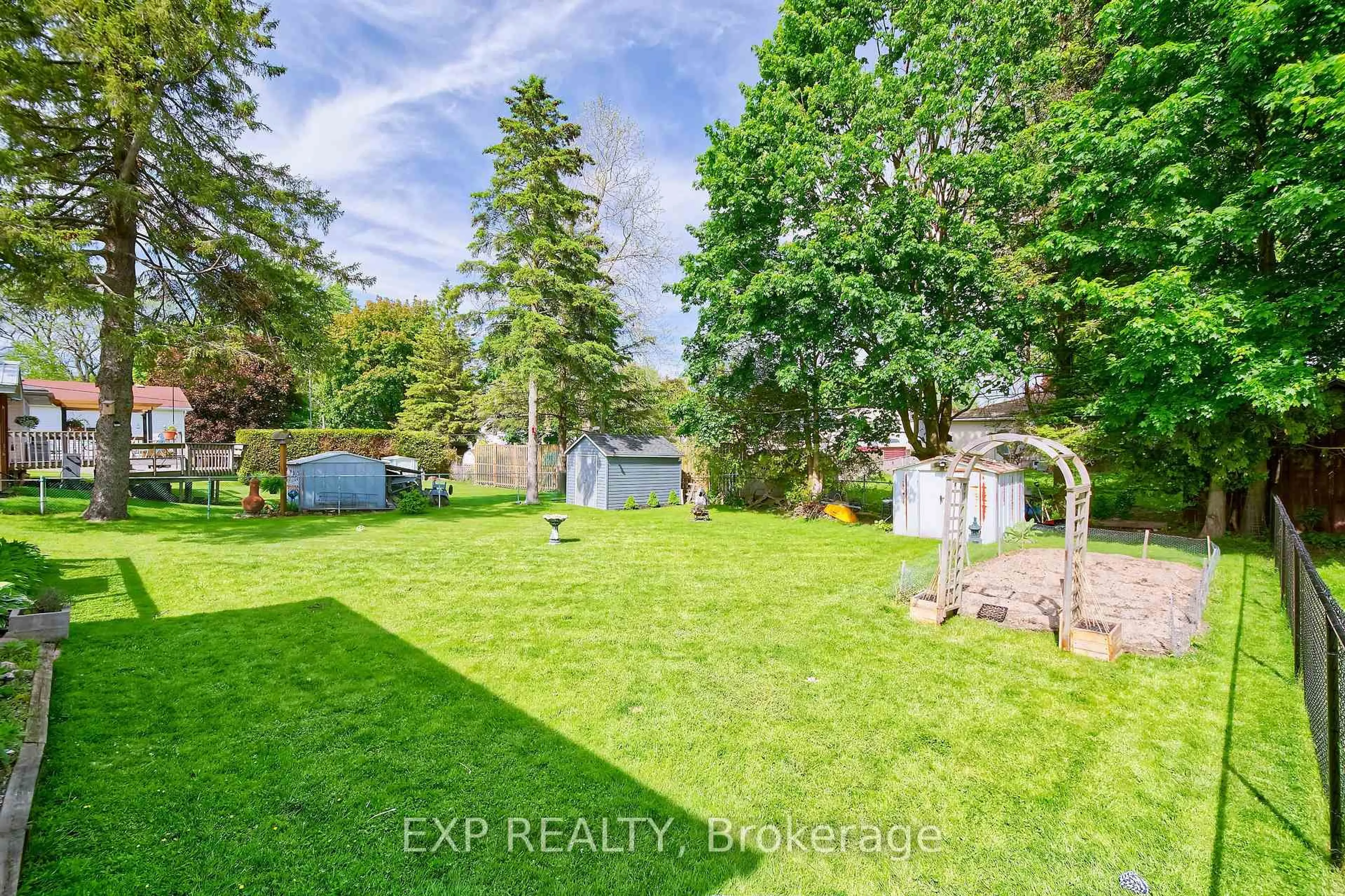 A pic from outside/outdoor area/front of a property/back of a property/a pic from drone, unknown for 85 Treelawn Ave, Aylmer Ontario N5H 2J7