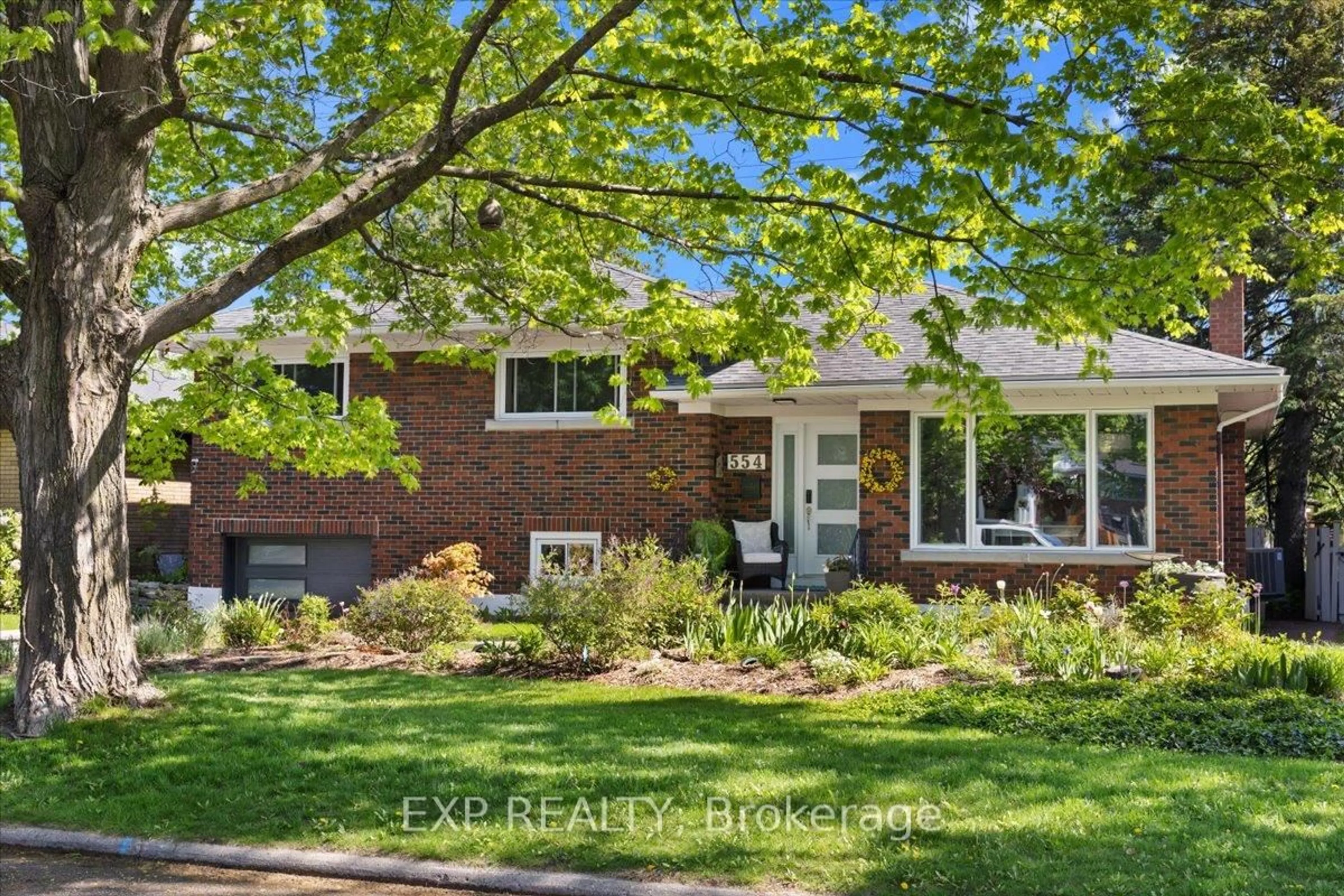 Home with brick exterior material, street for 554 Browning Ave, Ottawa Ontario K1G 0T4