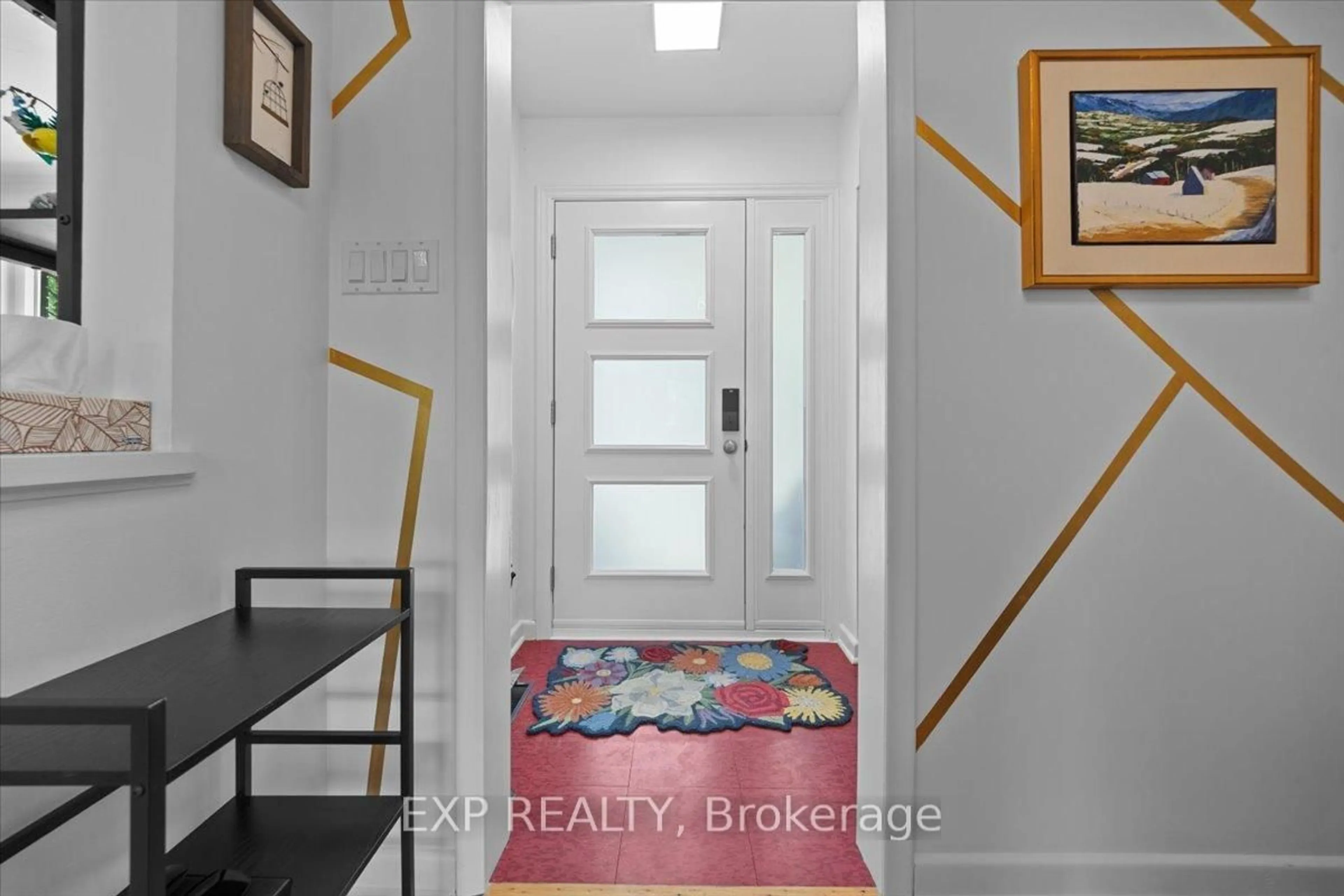 Indoor entryway for 554 Browning Ave, Ottawa Ontario K1G 0T4