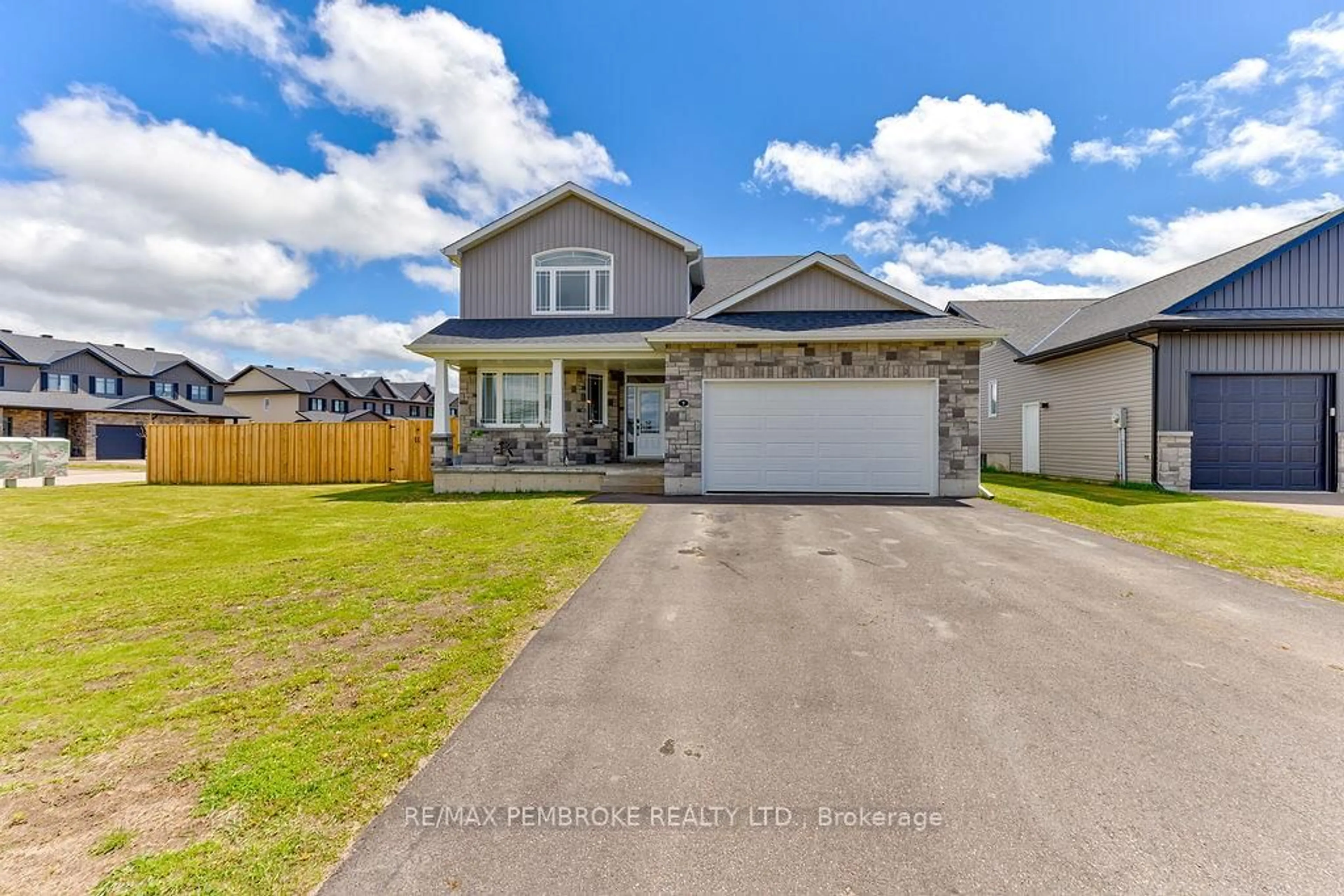 A pic from outside/outdoor area/front of a property/back of a property/a pic from drone, street for 5 Drew St, Petawawa Ontario K8H 0G7