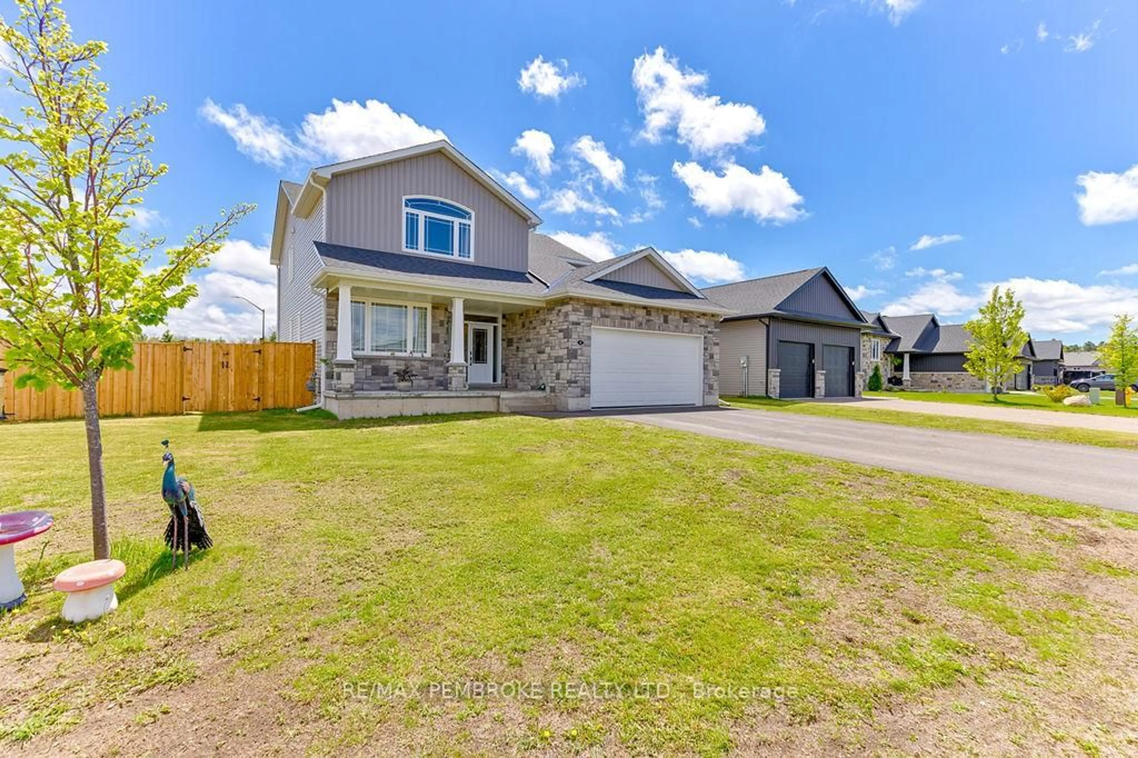 A pic from outside/outdoor area/front of a property/back of a property/a pic from drone, street for 5 Drew St, Petawawa Ontario K8H 0G7