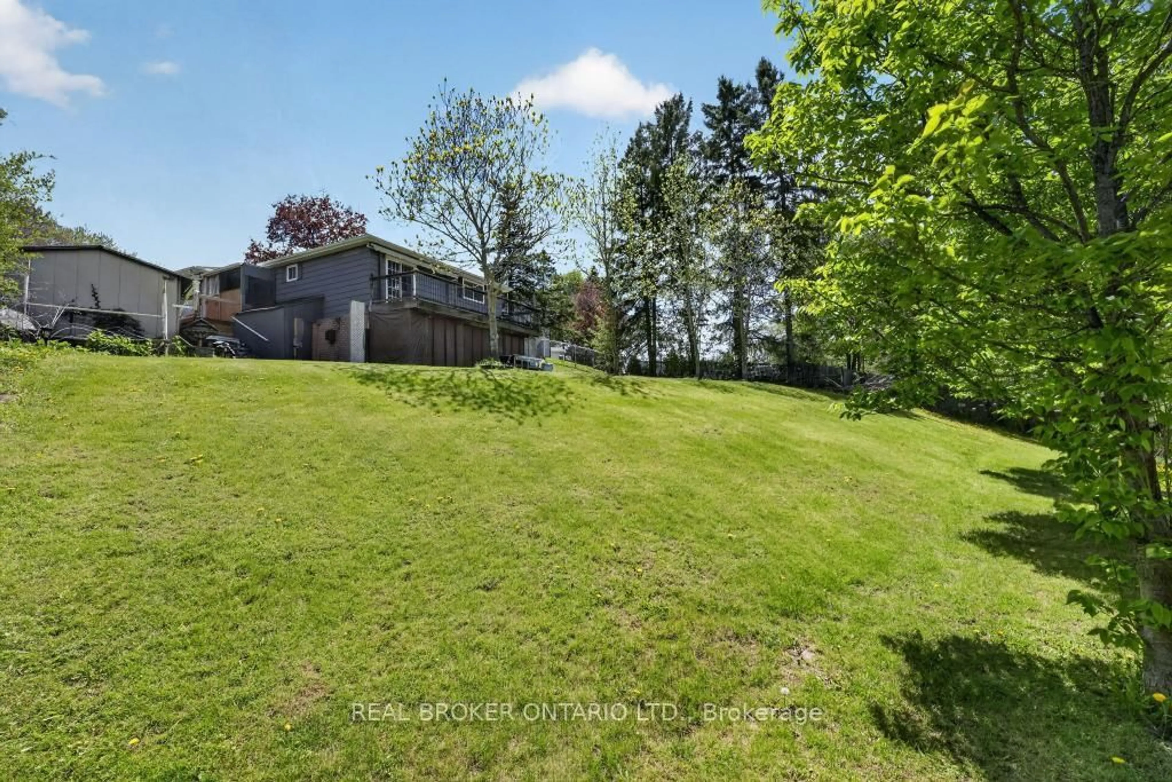 A pic from outside/outdoor area/front of a property/back of a property/a pic from drone, water/lake/river/ocean view for 55 Sunrise Cres, Hamilton Ontario L9H 3S1