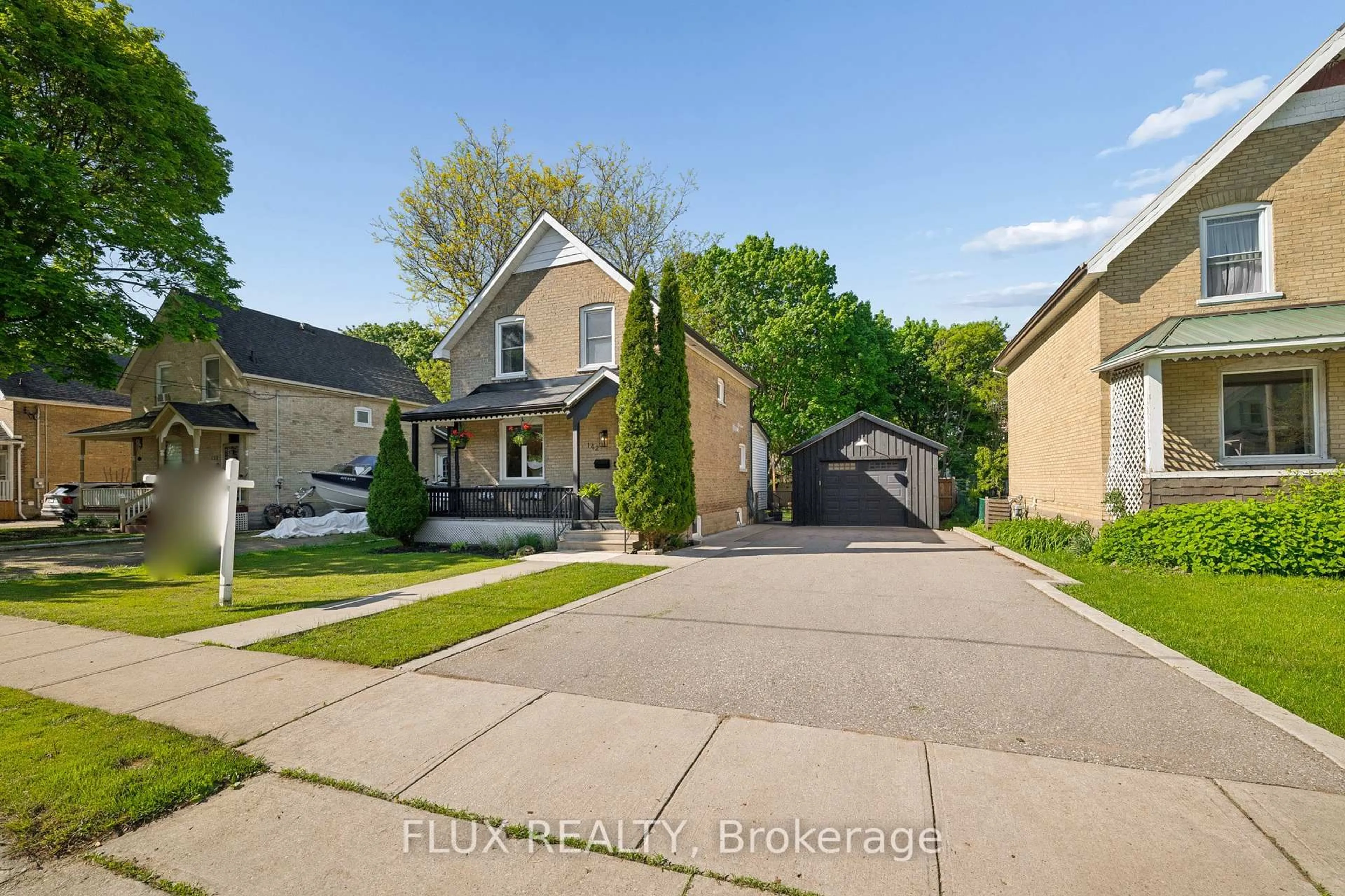 A pic from outside/outdoor area/front of a property/back of a property/a pic from drone, street for 142 Edgar St, Cambridge Ontario N3H 4H8