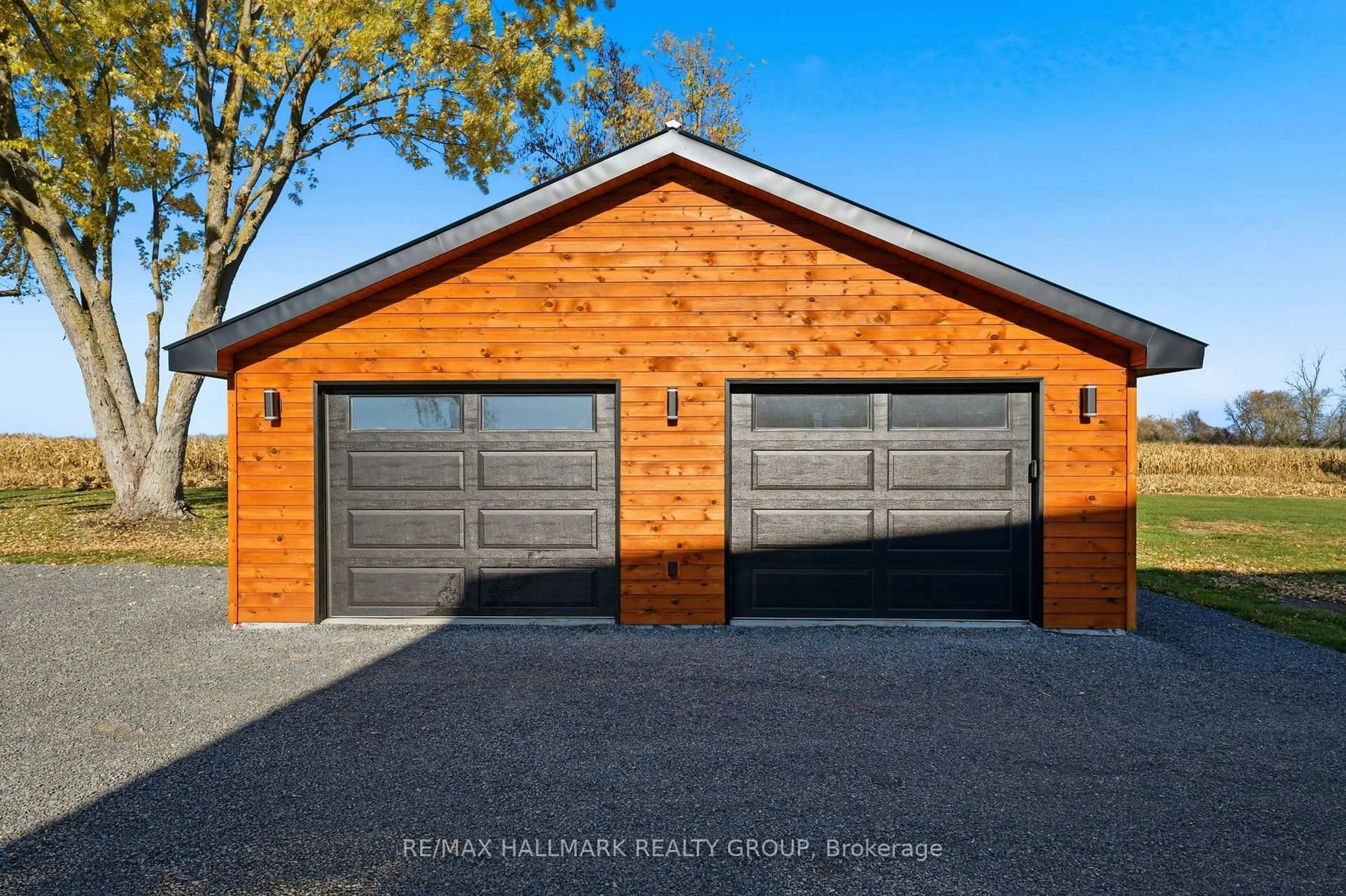 Indoor garage for 11709 County 38 Rd, North Dundas Ontario K0C 2K0