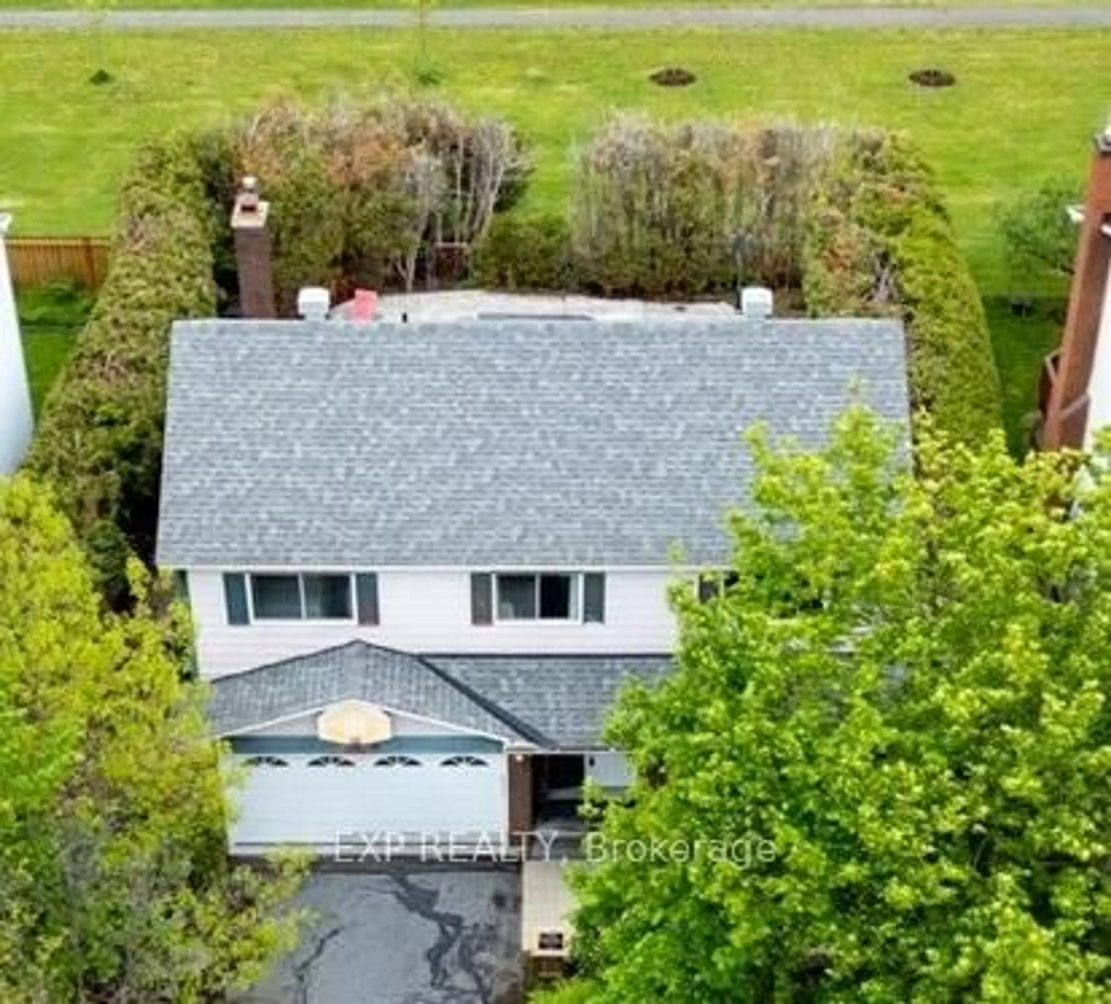 A pic from outside/outdoor area/front of a property/back of a property/a pic from drone, unknown for 6383 Larmond Ave, Orleans Ontario K1C 2J9