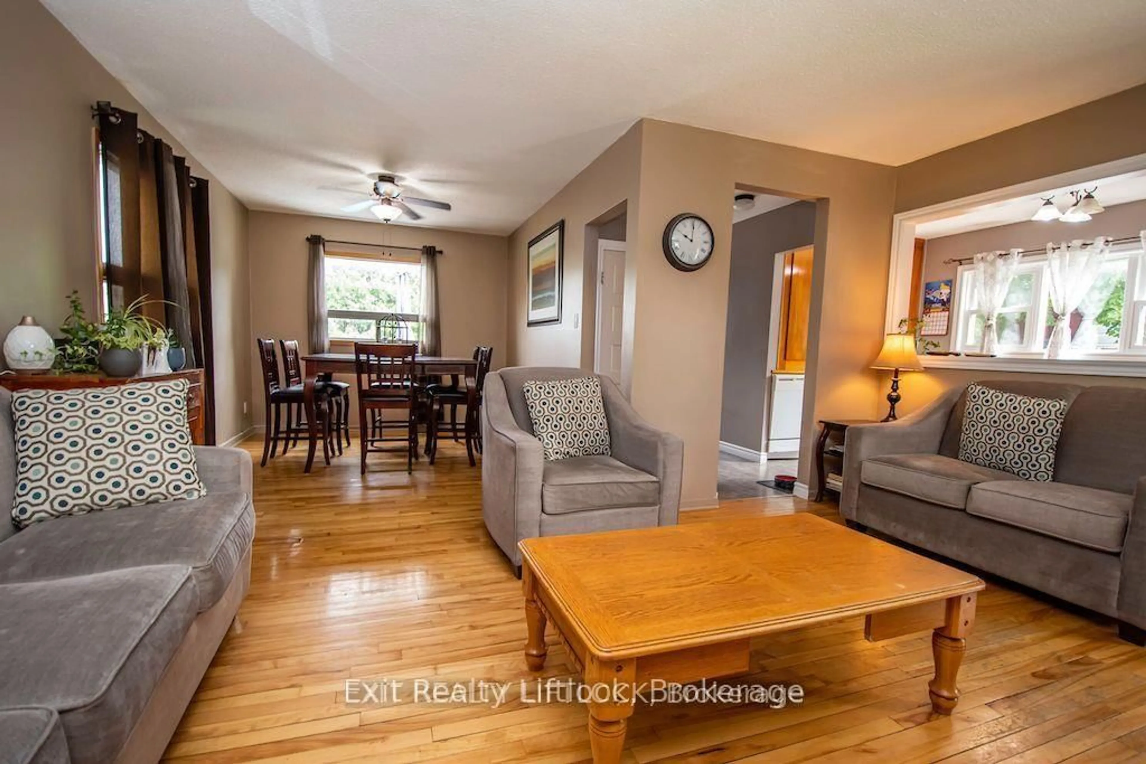 Living room with furniture, wood/laminate floor for 644 Hawley St, Peterborough Ontario K9J 4C6