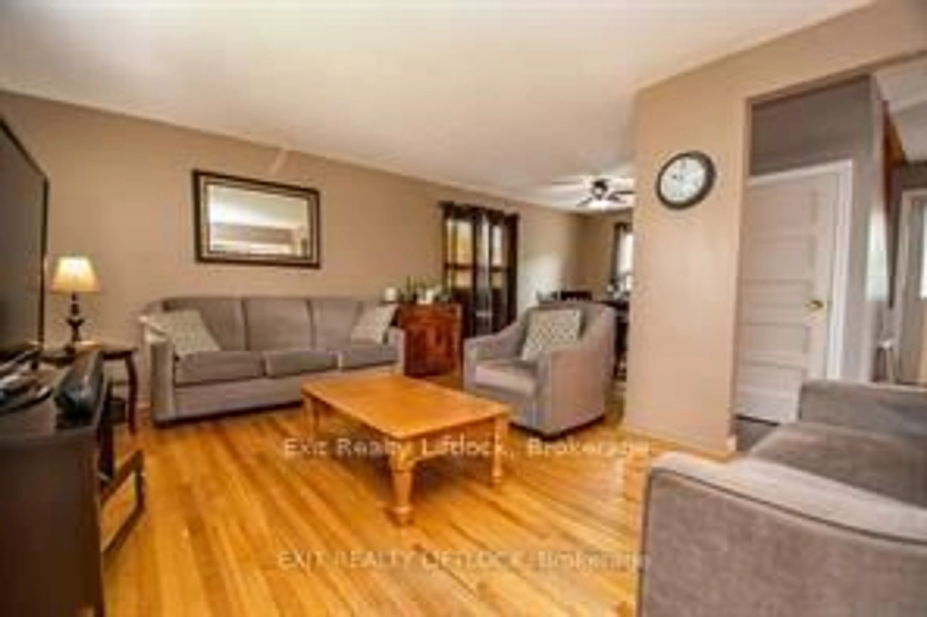 Living room with furniture, wood/laminate floor for 644 Hawley St, Peterborough Ontario K9J 4C6