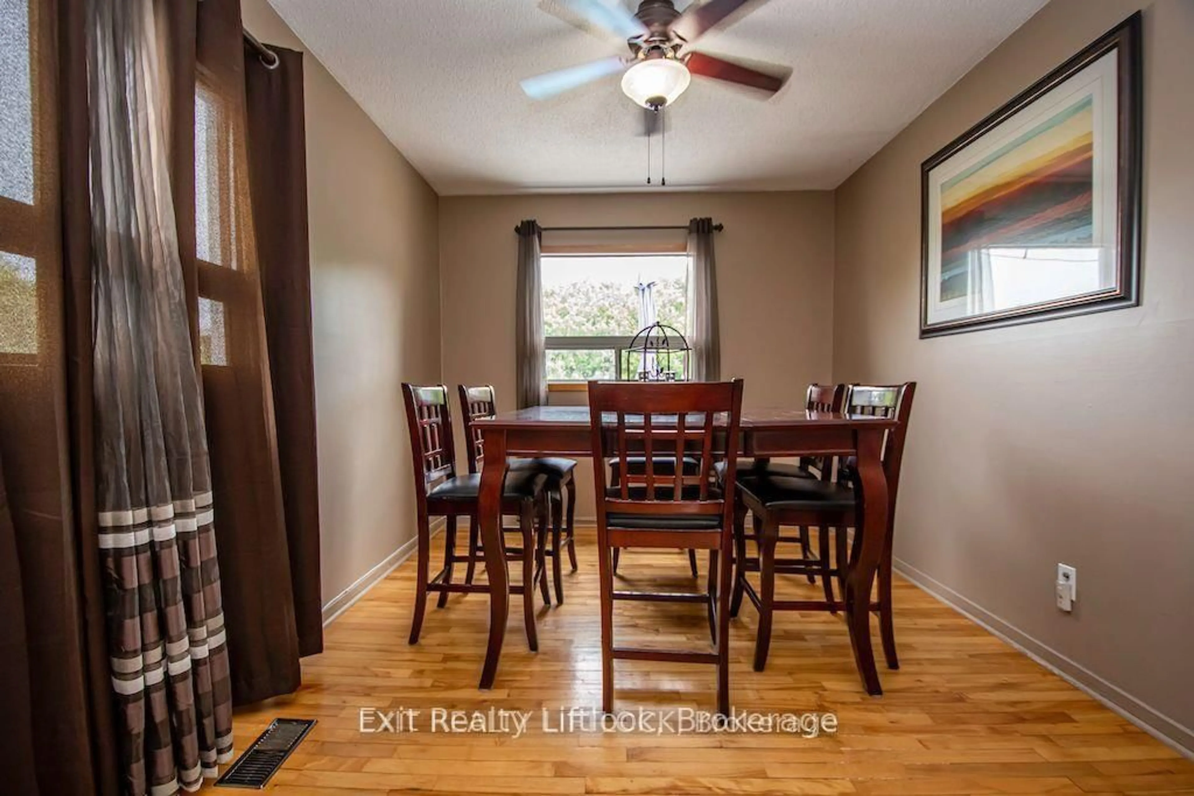 Dining room, wood/laminate floor for 644 Hawley St, Peterborough Ontario K9J 4C6