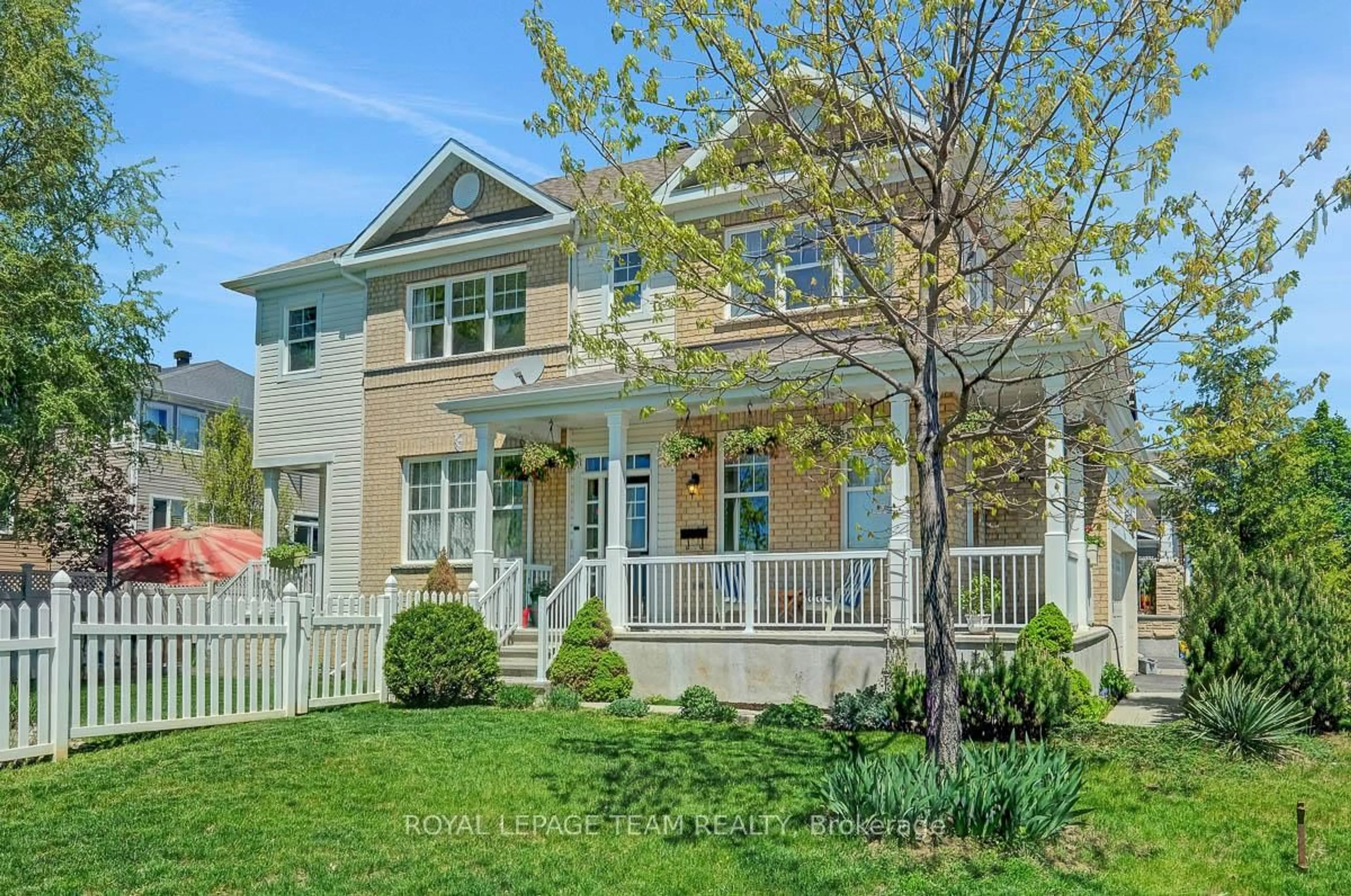 Home with vinyl exterior material, street for 200 Rivertree St, Ottawa Ontario K2M 0J3
