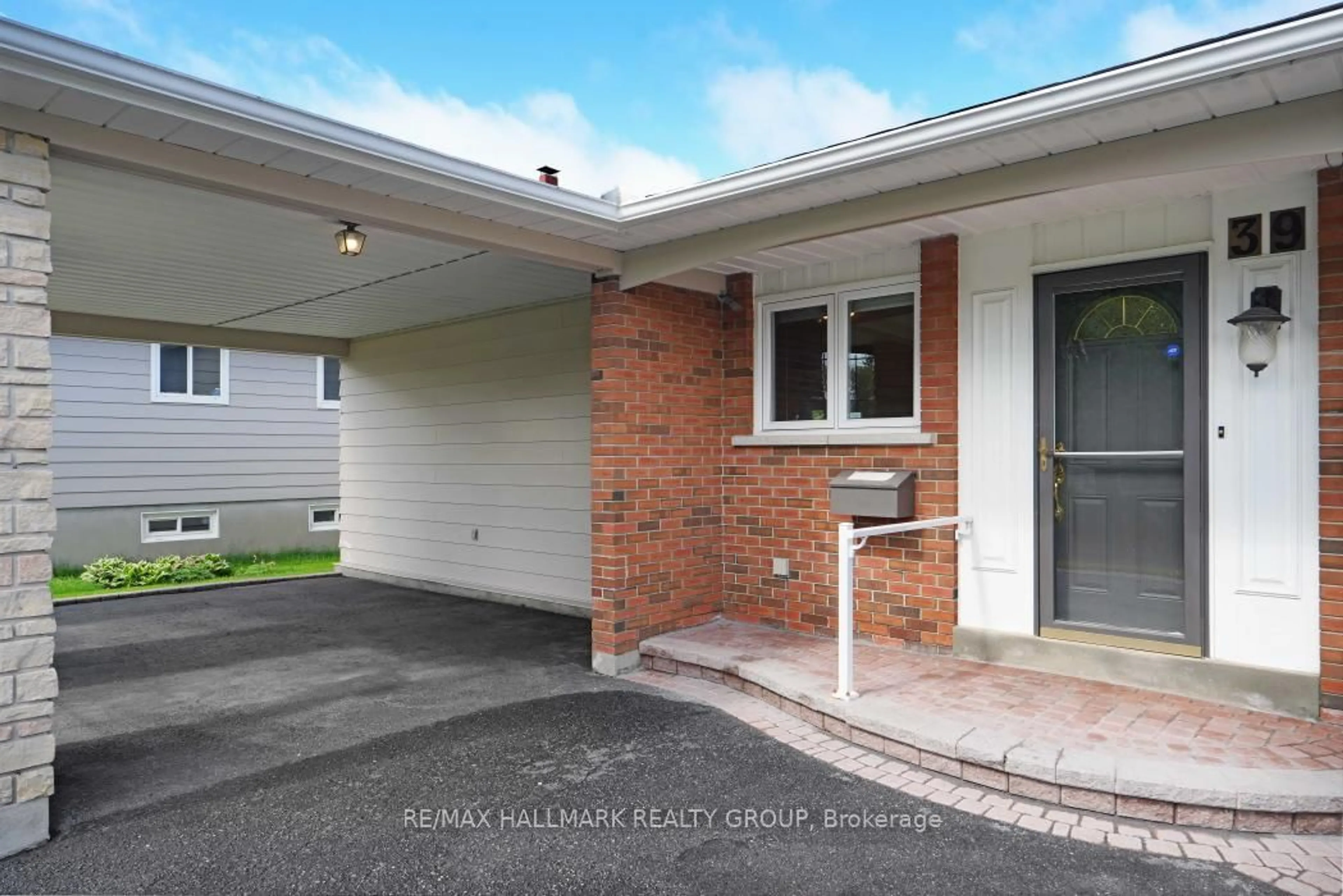 Unknown for 39 Parkwood Cres, Ottawa Ontario K1B 3J5