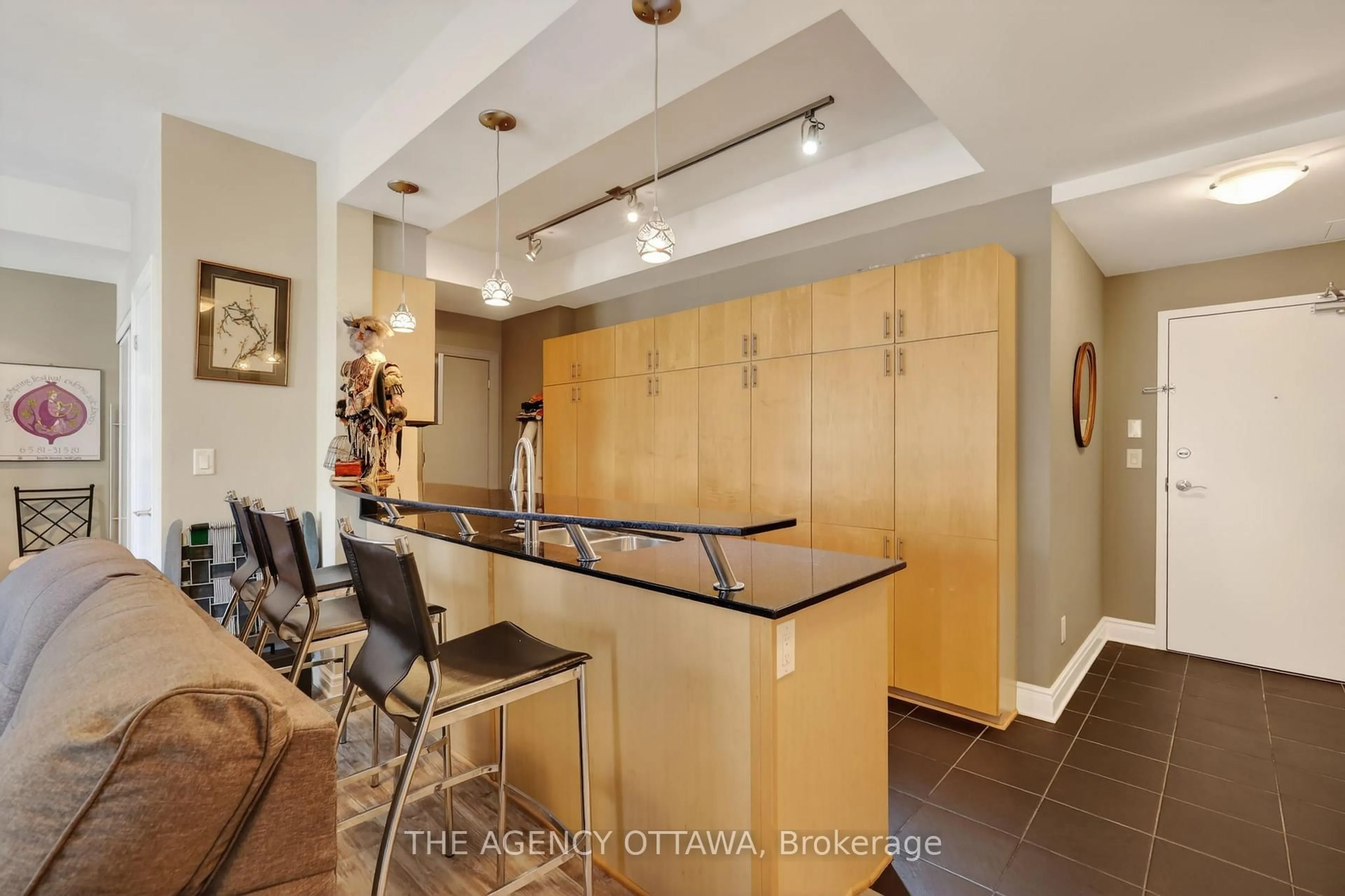Open concept kitchen, ceramic/tile floor for 85 Bronson Ave #905, Ottawa Ontario K1R 6G7