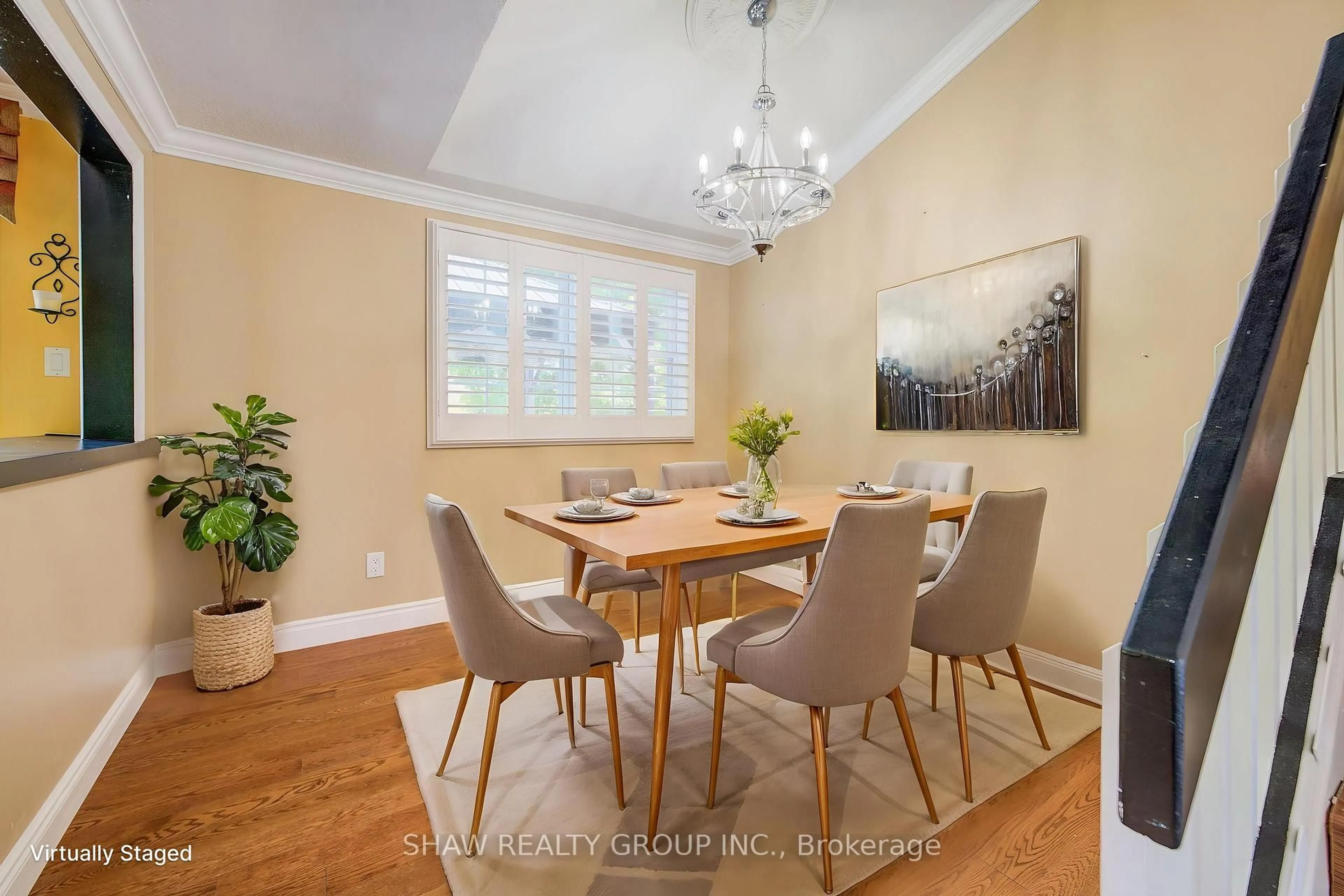 Dining room, wood/laminate floor for 70 Frobisher Crt, Cambridge Ontario N1R 6Z5
