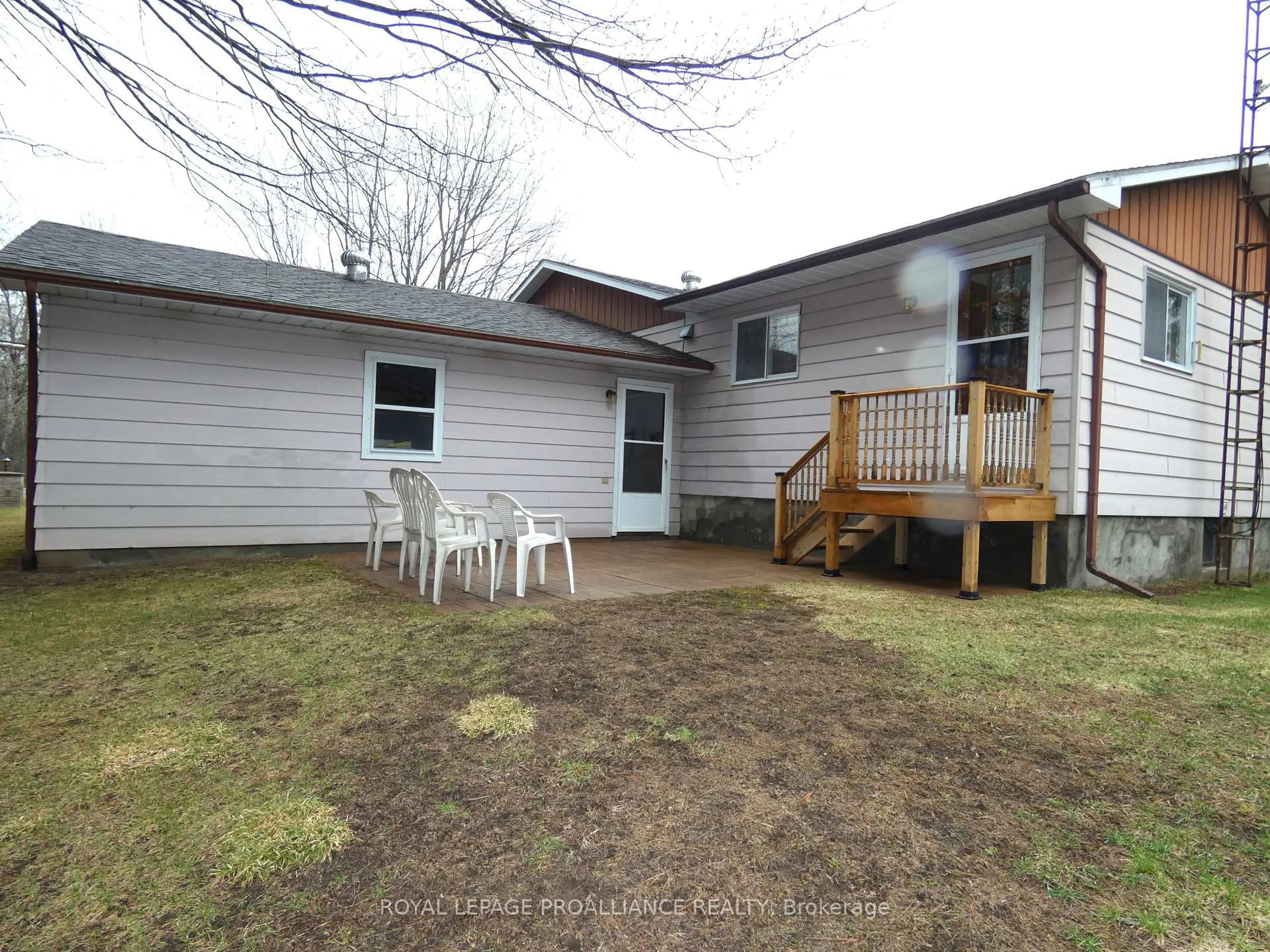A pic from outside/outdoor area/front of a property/back of a property/a pic from drone, unknown for 6324 Cty Rd 15 Rd, Augusta Ontario K6V 5T2