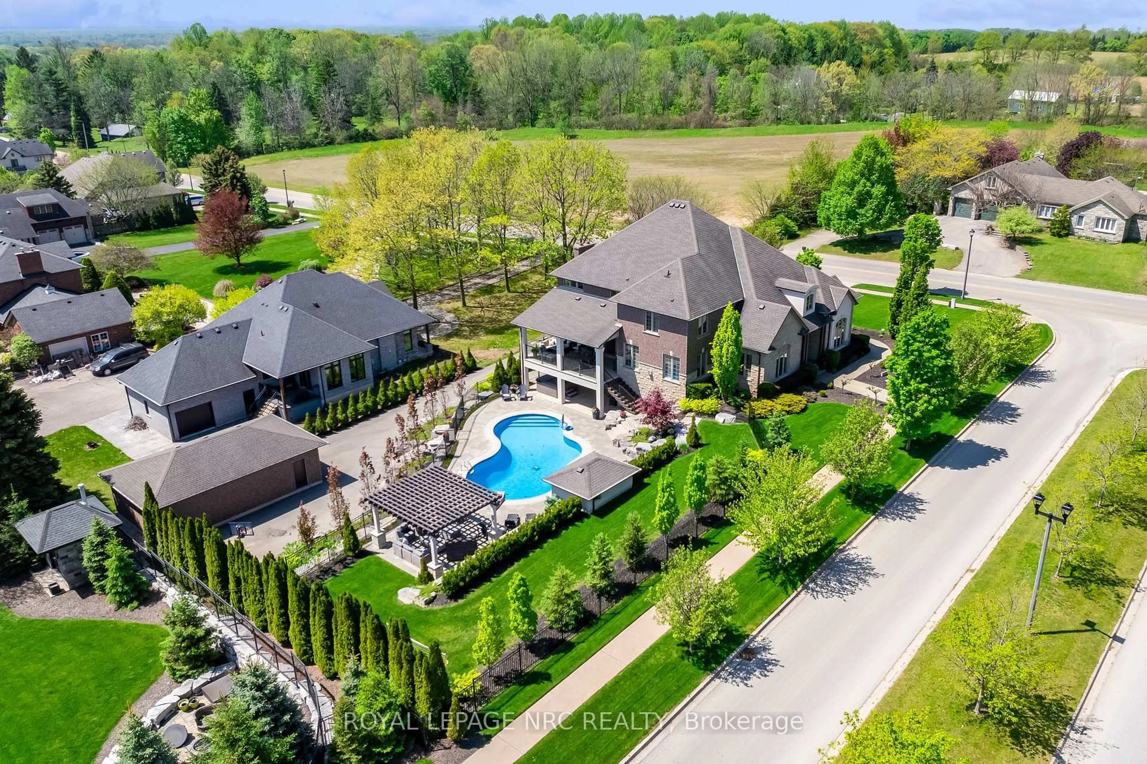 A pic from outside/outdoor area/front of a property/back of a property/a pic from drone, water/lake/river/ocean view for 34 Marlene Stewart Dr, Pelham Ontario L3E 0S3