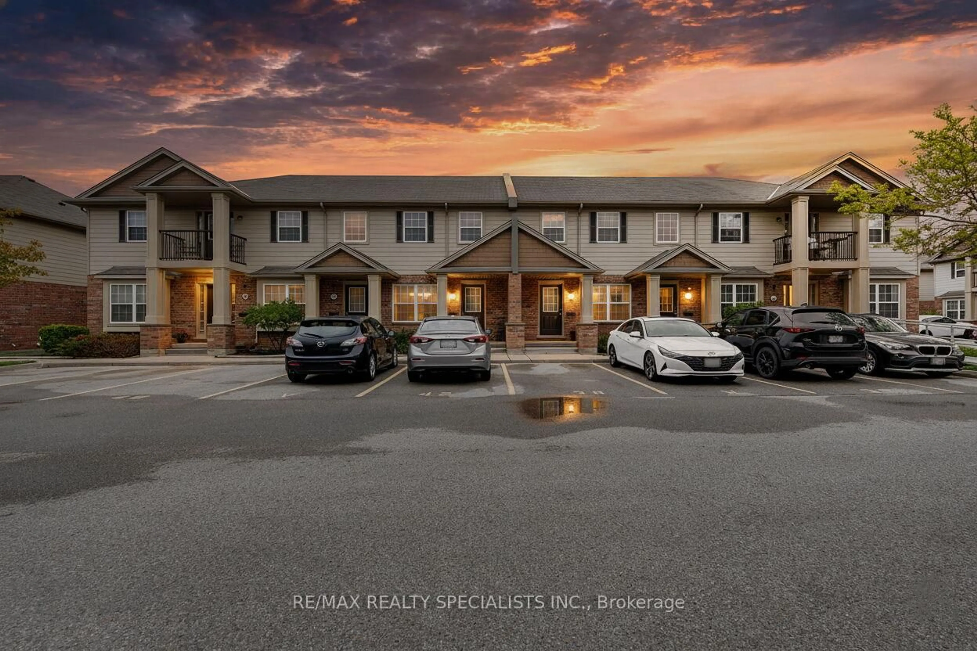 A pic from outside/outdoor area/front of a property/back of a property/a pic from drone, unknown for 3320 Meadowgate Blvd #38, London South Ontario N6M 0A2
