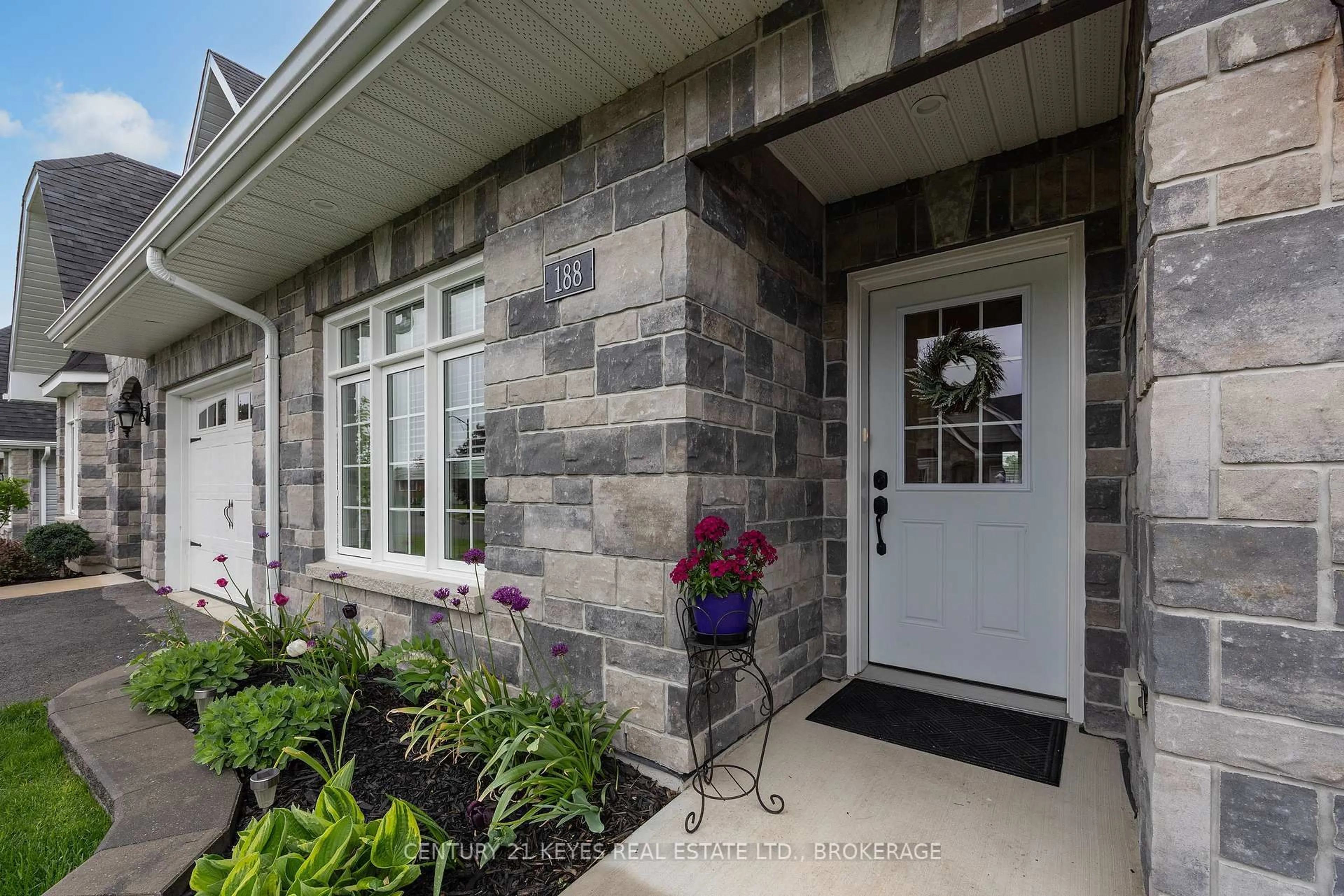 Indoor entryway for 188 WILMER Ave, Gananoque Ontario K7G 3C3