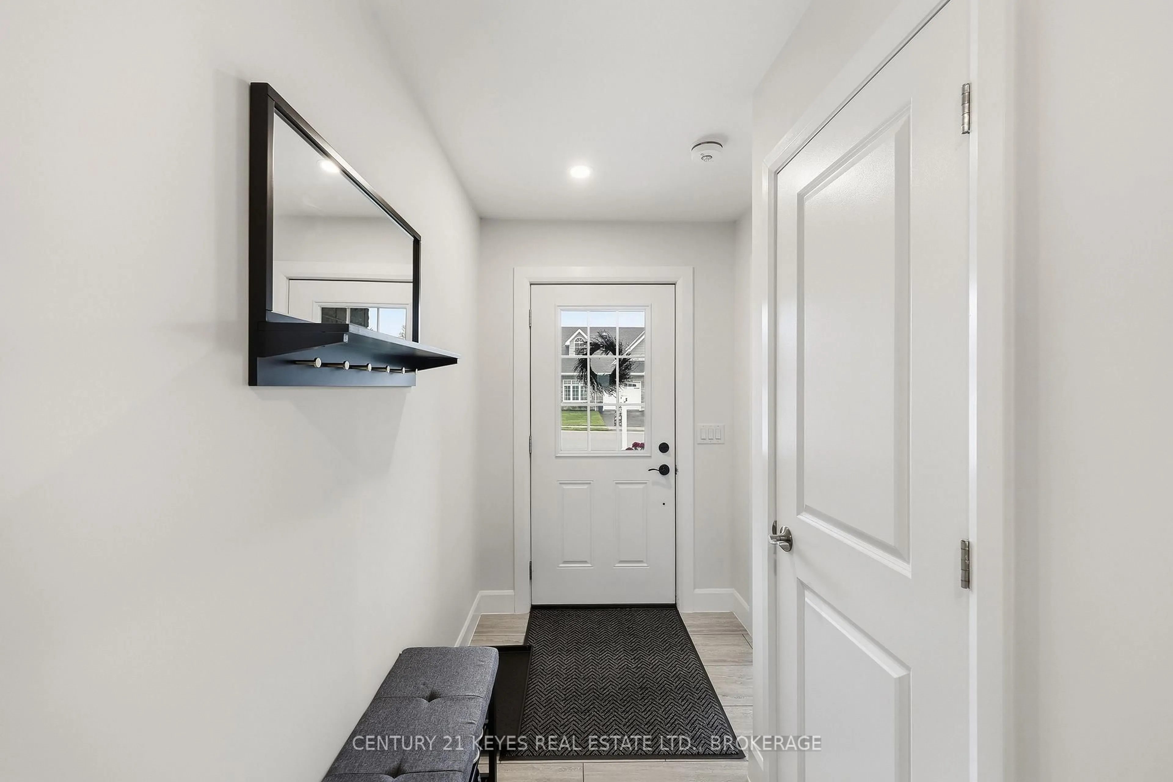 Indoor entryway for 188 WILMER Ave, Gananoque Ontario K7G 3C3