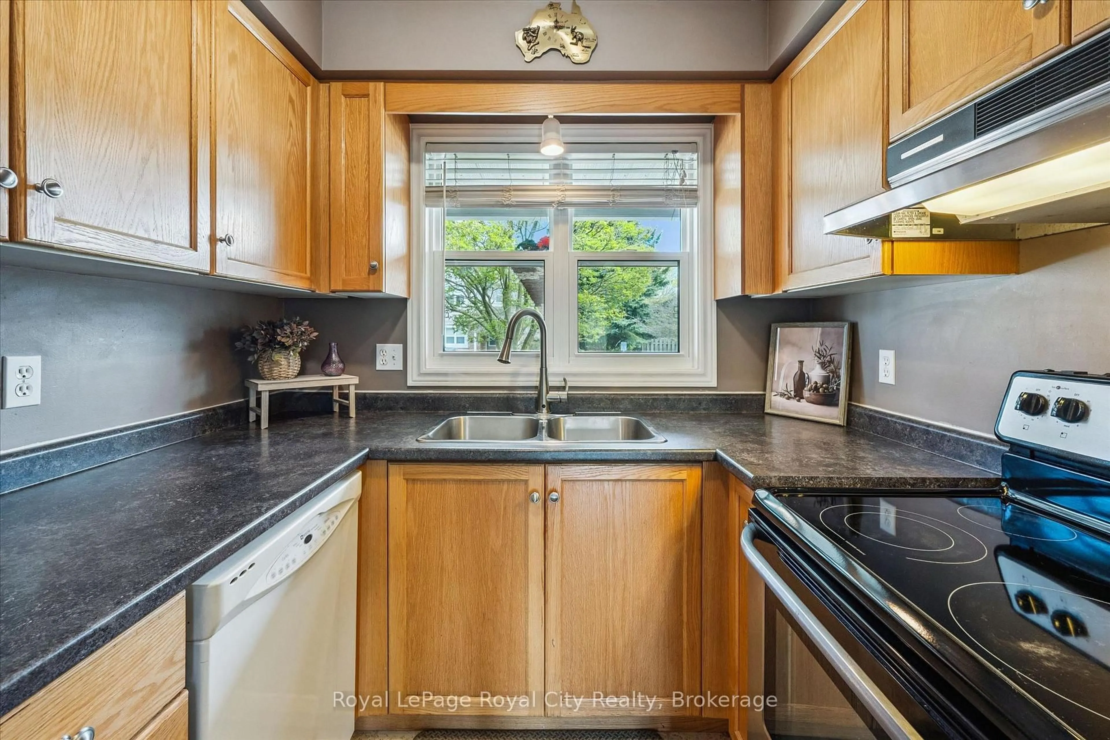 Standard kitchen, unknown for 240 London Rd #24, Guelph Ontario N1H 8N8