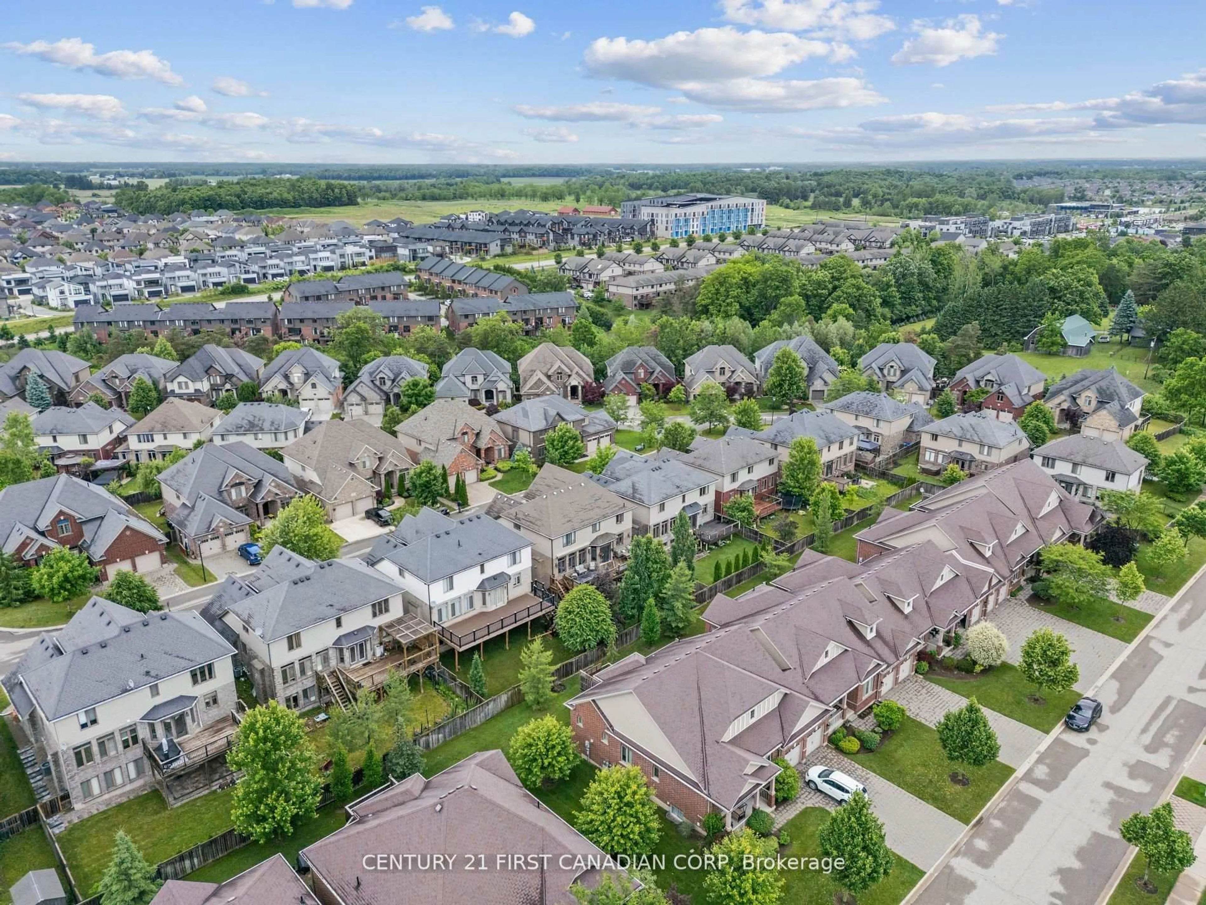 A pic from outside/outdoor area/front of a property/back of a property/a pic from drone, unknown for 515 Skyline Ave #10, London North Ontario N5X 0H4
