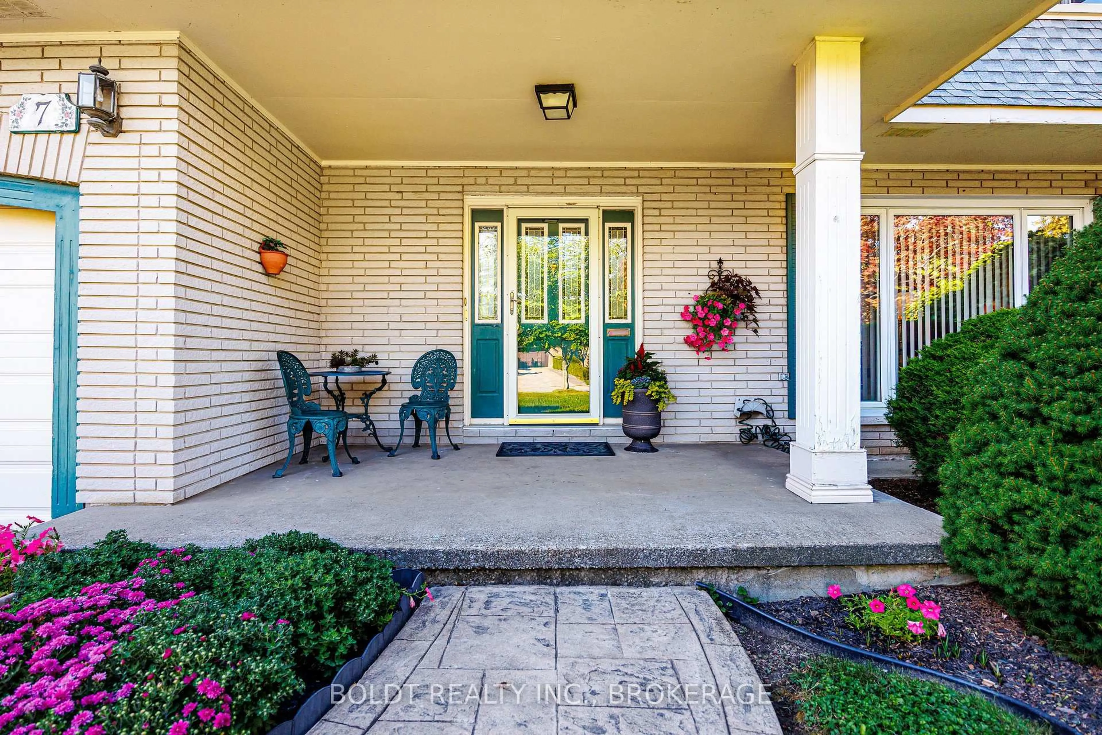 Unknown for 7 Mayholme Crt, St. Catharines Ontario L2N 4C1