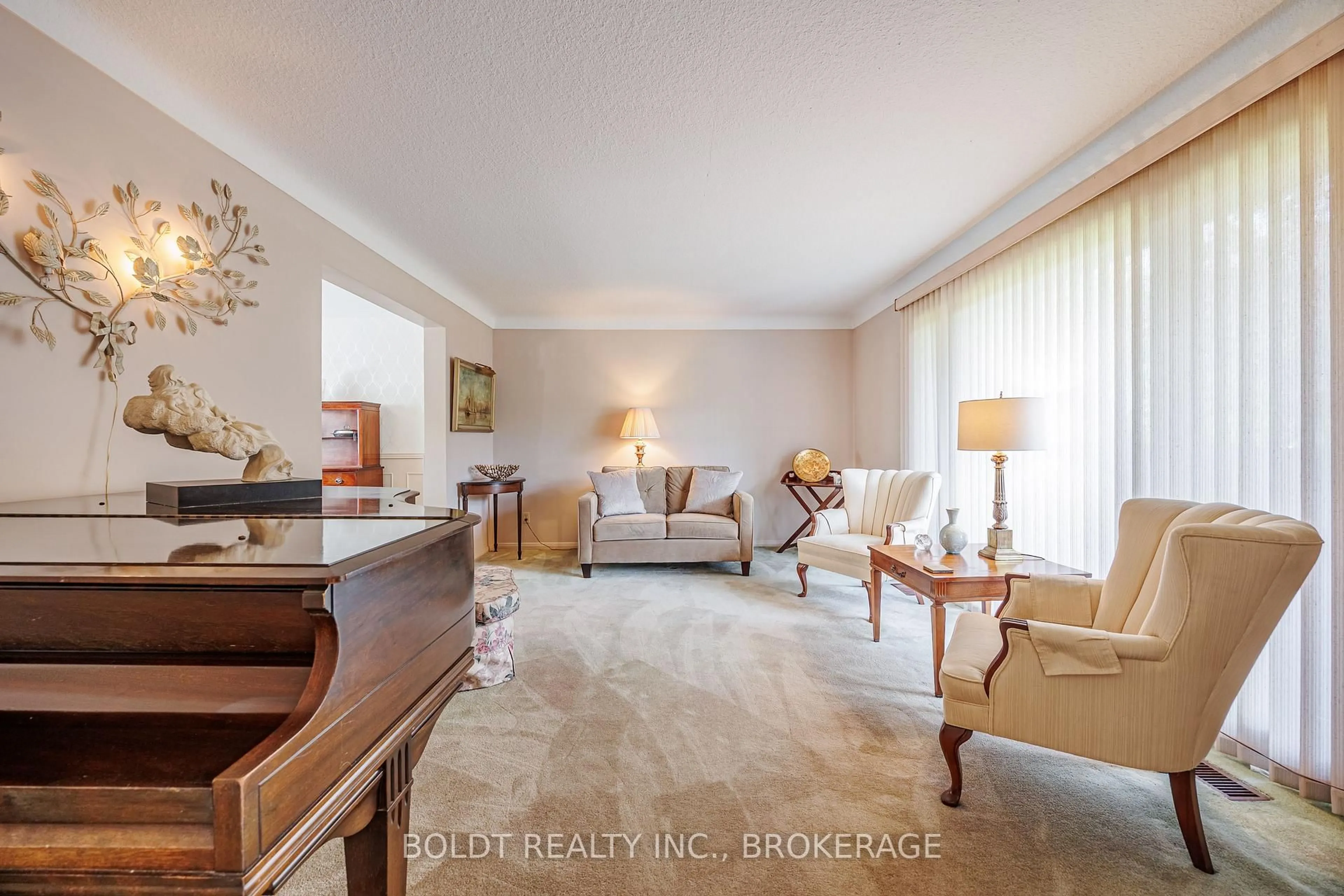 Living room with furniture, unknown for 7 Mayholme Crt, St. Catharines Ontario L2N 4C1