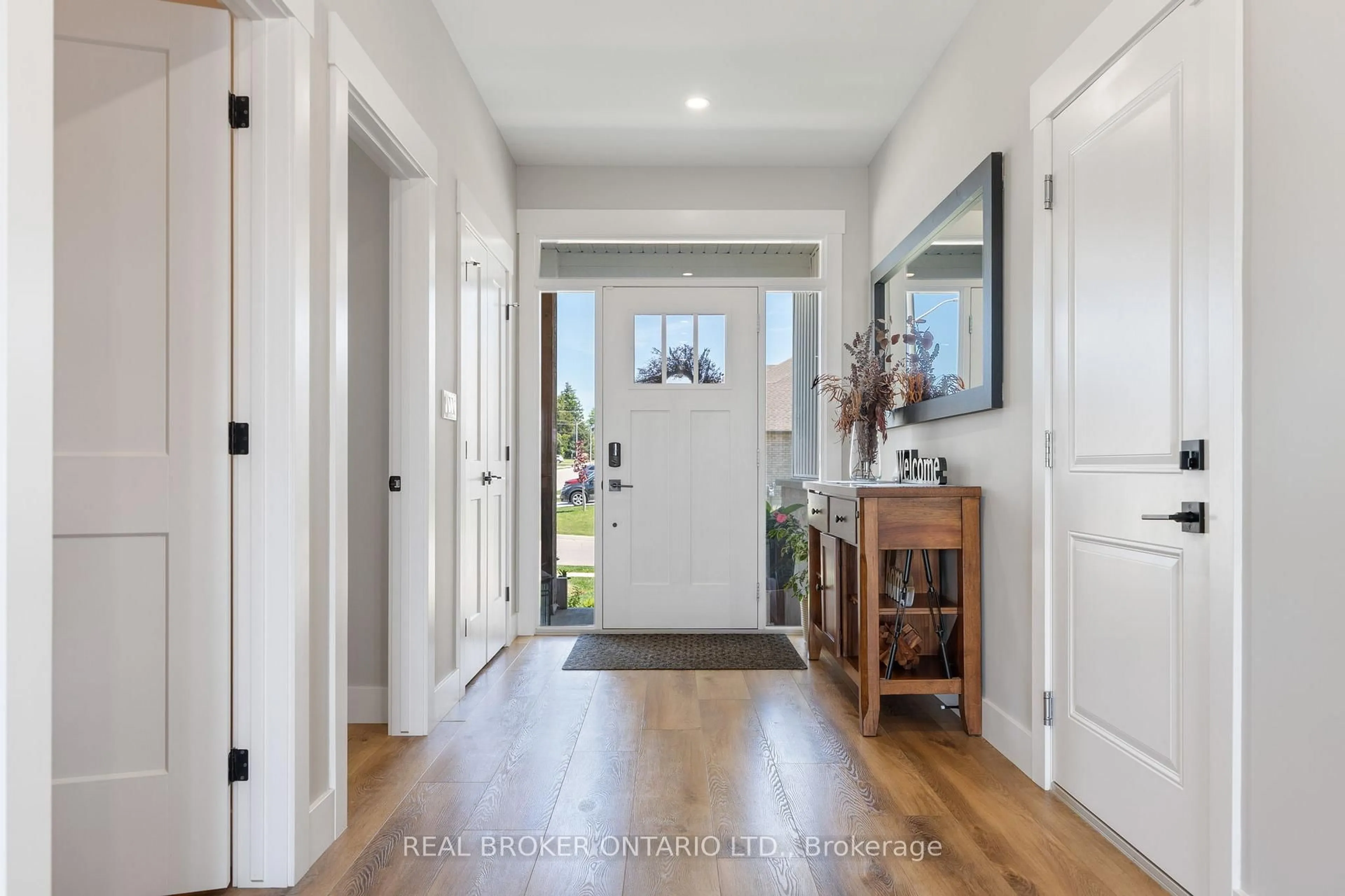 Indoor entryway for 155 Gibbons St, Norfolk Ontario N0E 1Y0