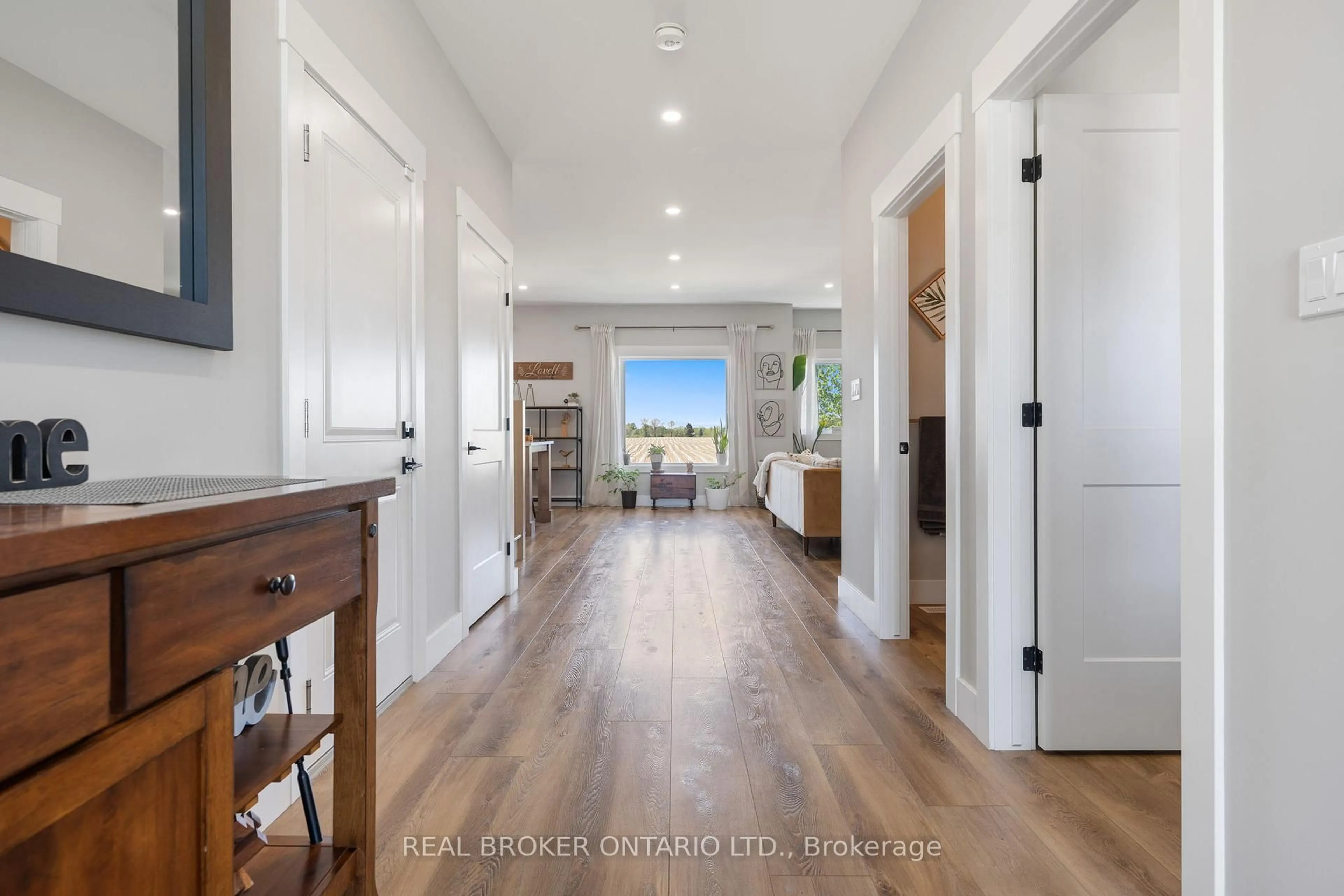 Indoor entryway for 155 Gibbons St, Norfolk Ontario N0E 1Y0