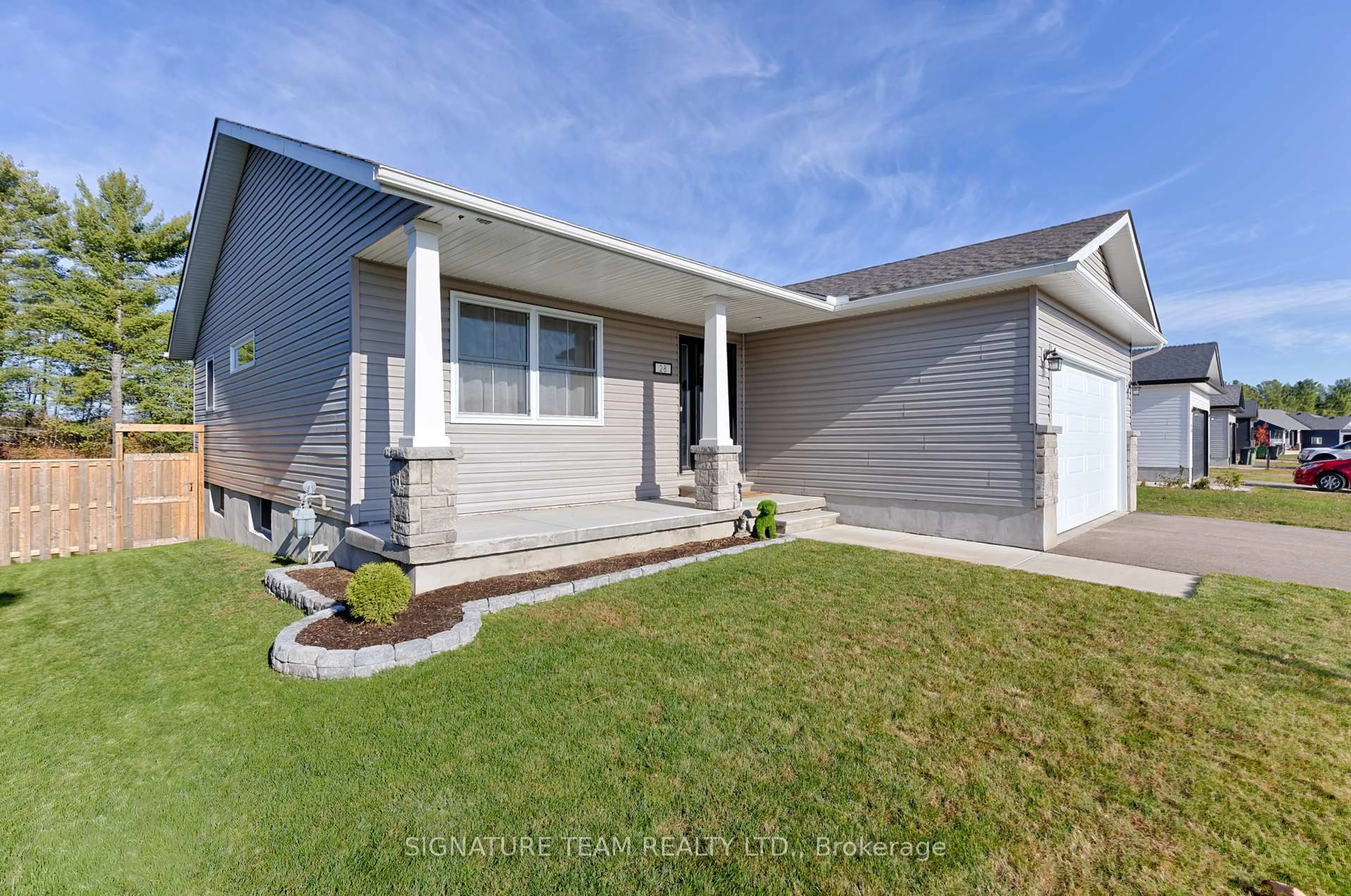 Home with vinyl exterior material, street for 28 Terrance Dr, Petawawa Ontario K8H 0H3