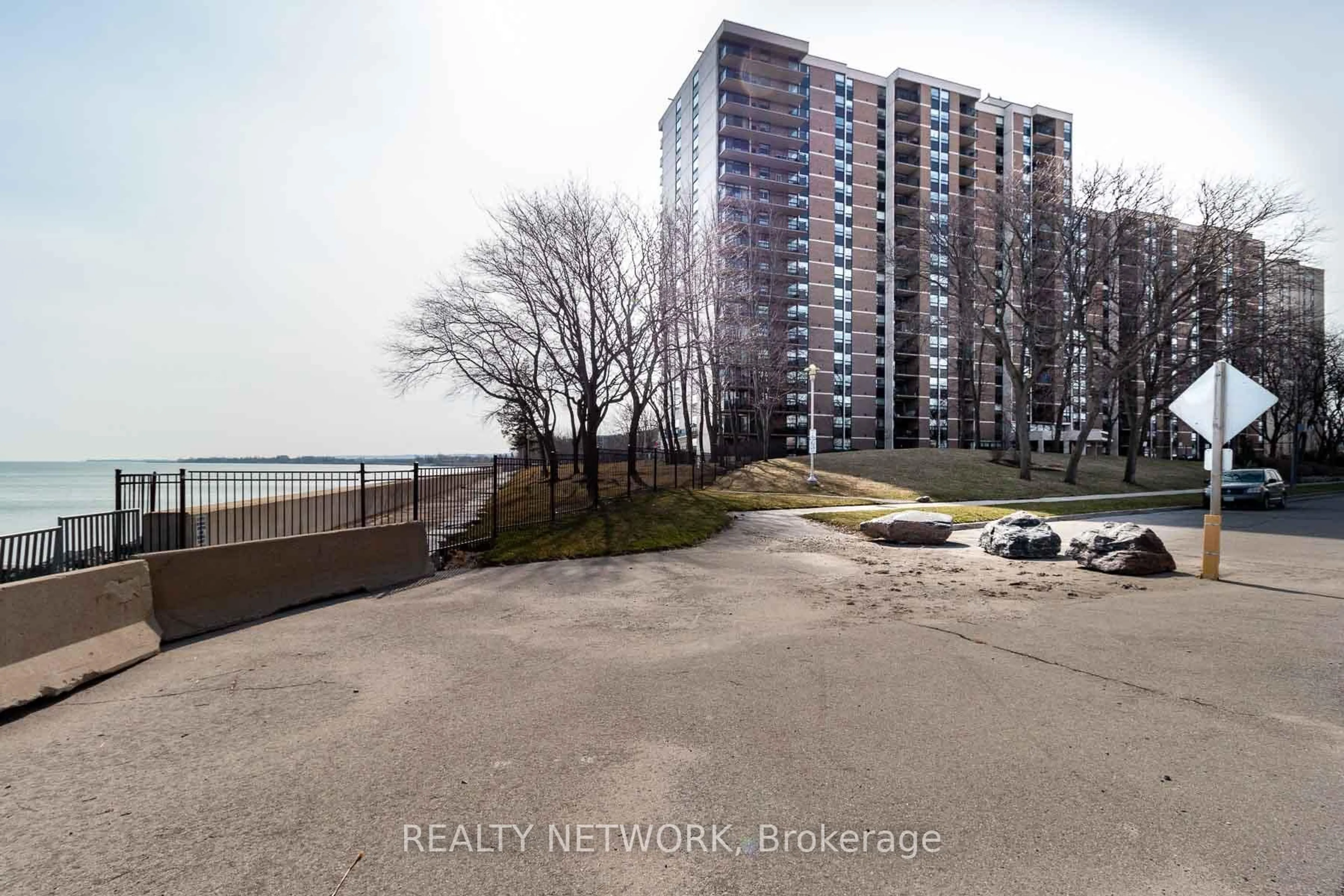A pic from outside/outdoor area/front of a property/back of a property/a pic from drone, water/lake/river/ocean view for 500 Green Rd #901, Hamilton Ontario L8E 3M6