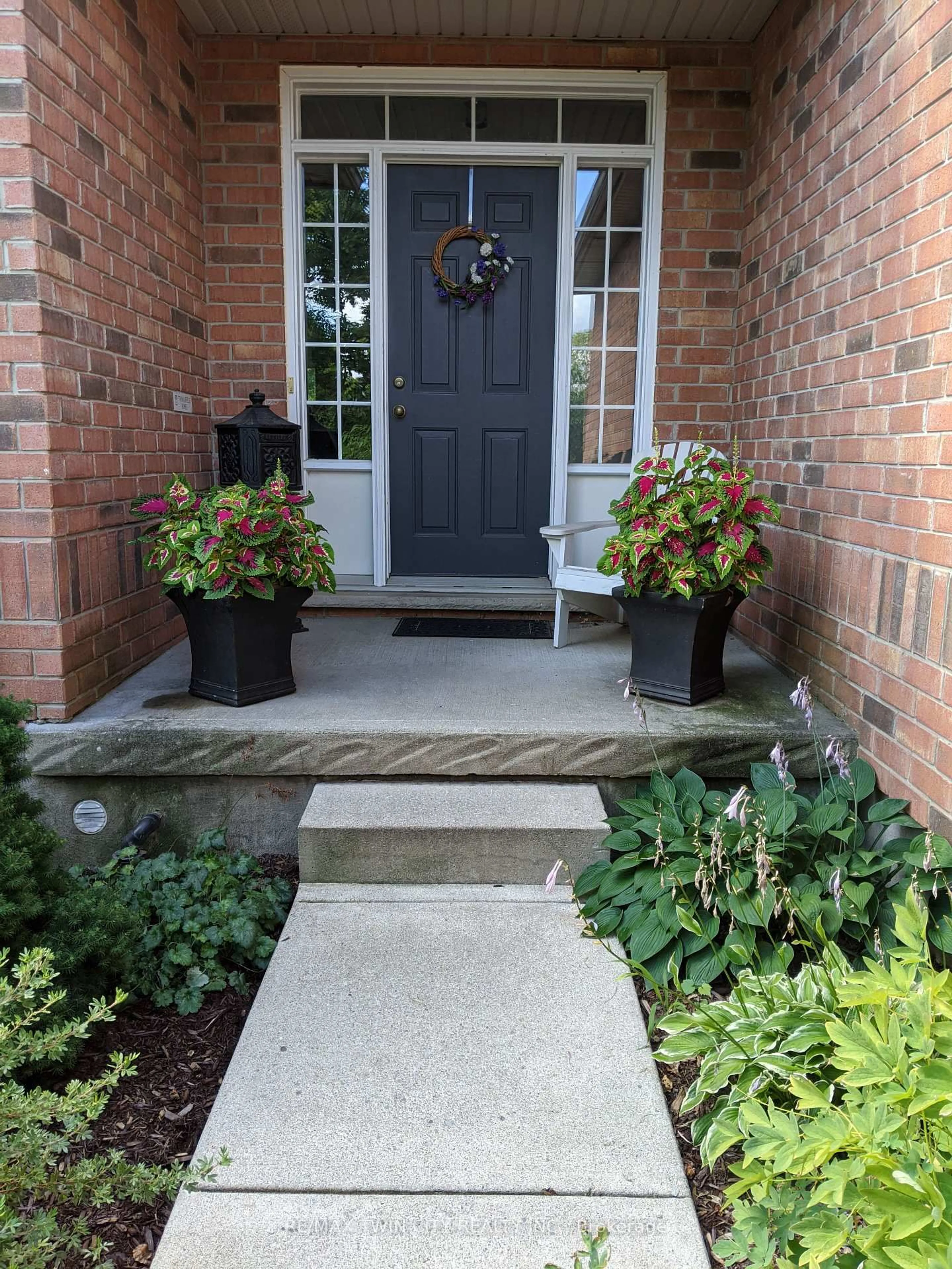 Indoor entryway for 11 Carolinian Lane, Cambridge Ontario N1S 5B5
