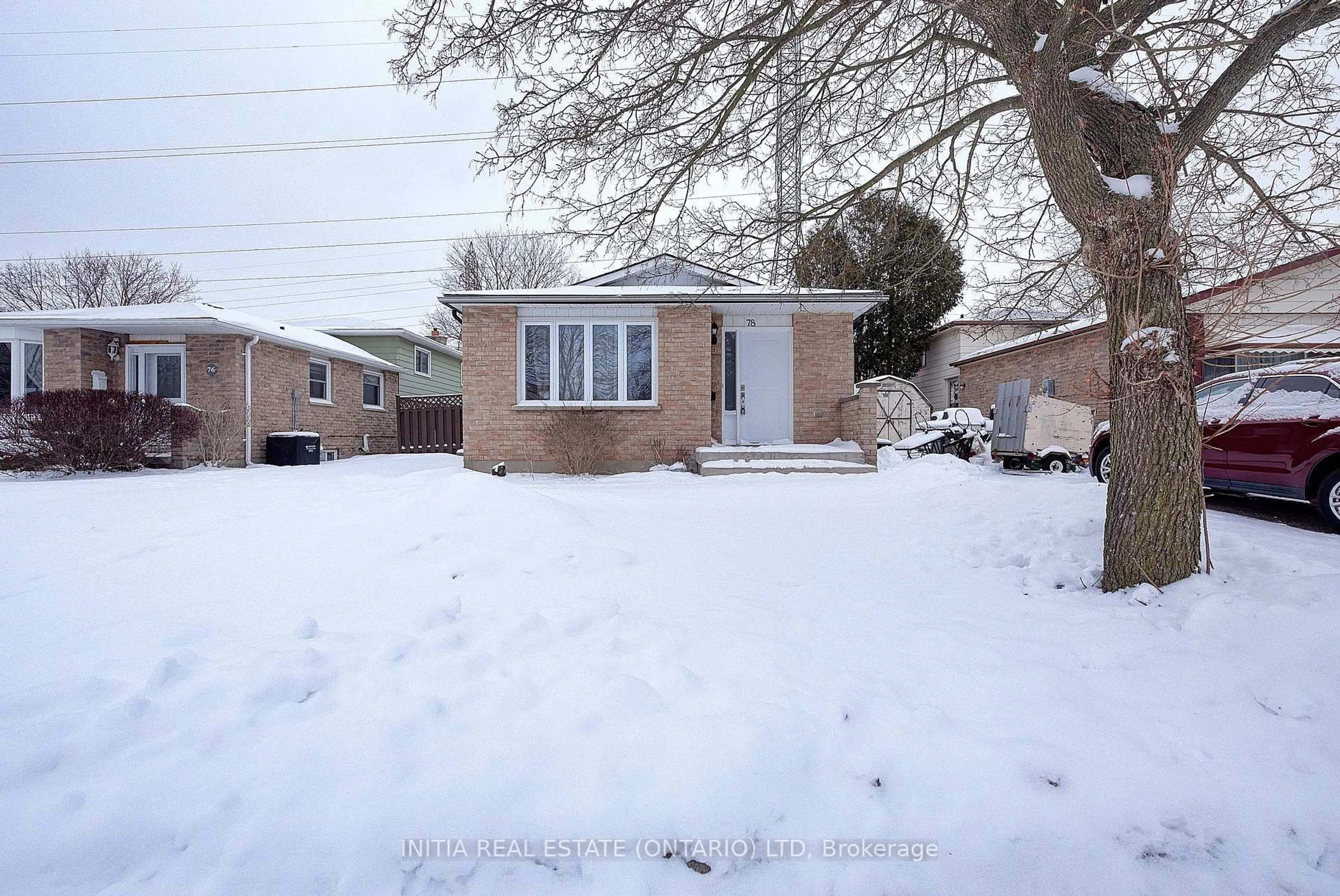 A pic from outside/outdoor area/front of a property/back of a property/a pic from drone, street for 78 Lysanda Crt, London South Ontario N5Z 4L4
