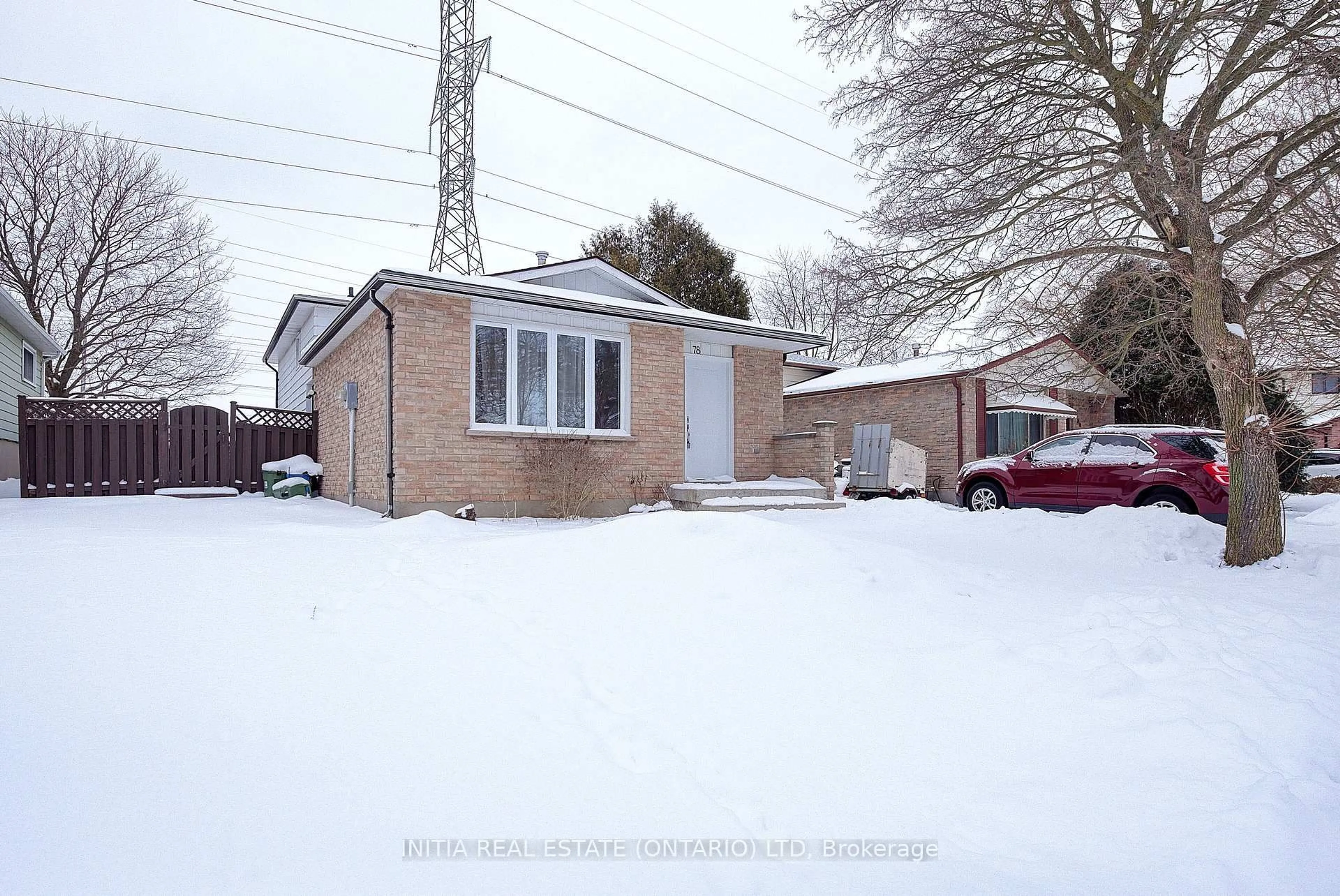 A pic from outside/outdoor area/front of a property/back of a property/a pic from drone, street for 78 Lysanda Crt, London South Ontario N5Z 4L4