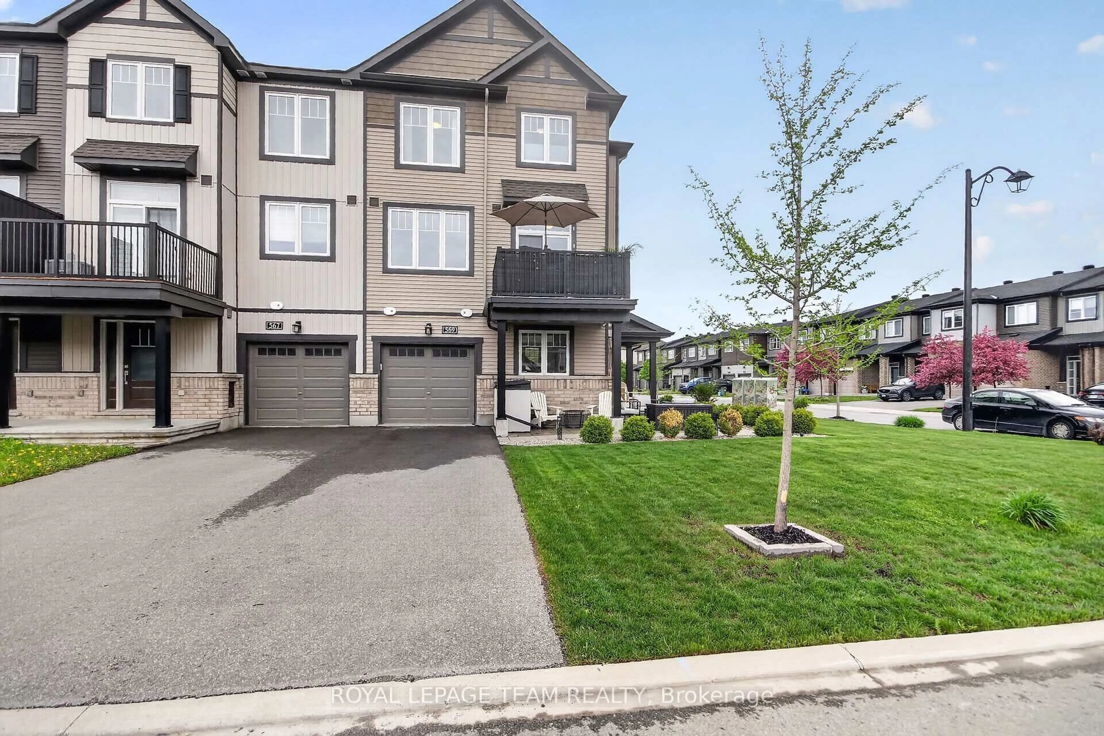 A pic from outside/outdoor area/front of a property/back of a property/a pic from drone, street for 569 Clemency Cres, Ottawa Ontario K2J 6R8