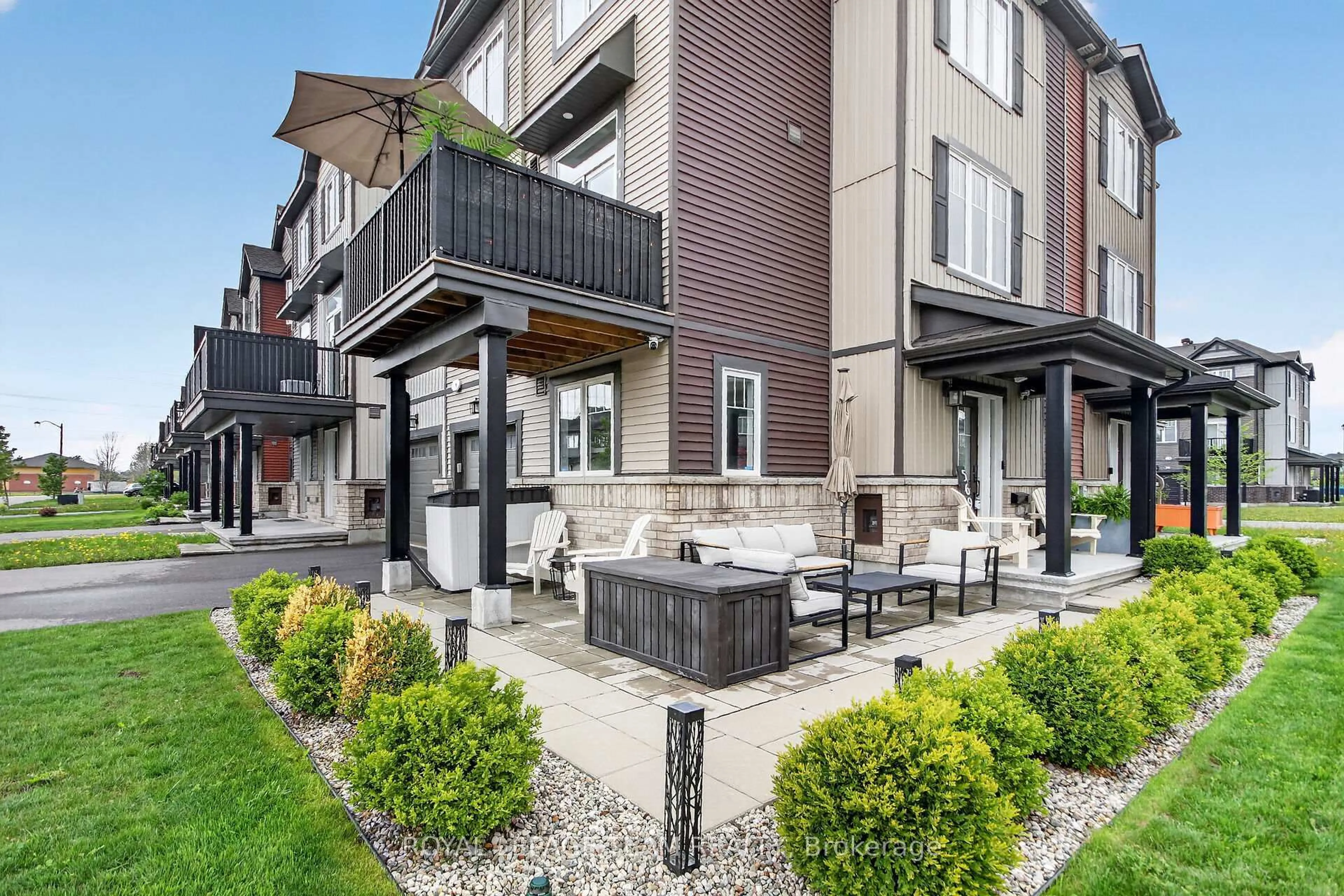 Patio, street for 569 Clemency Cres, Ottawa Ontario K2J 6R8