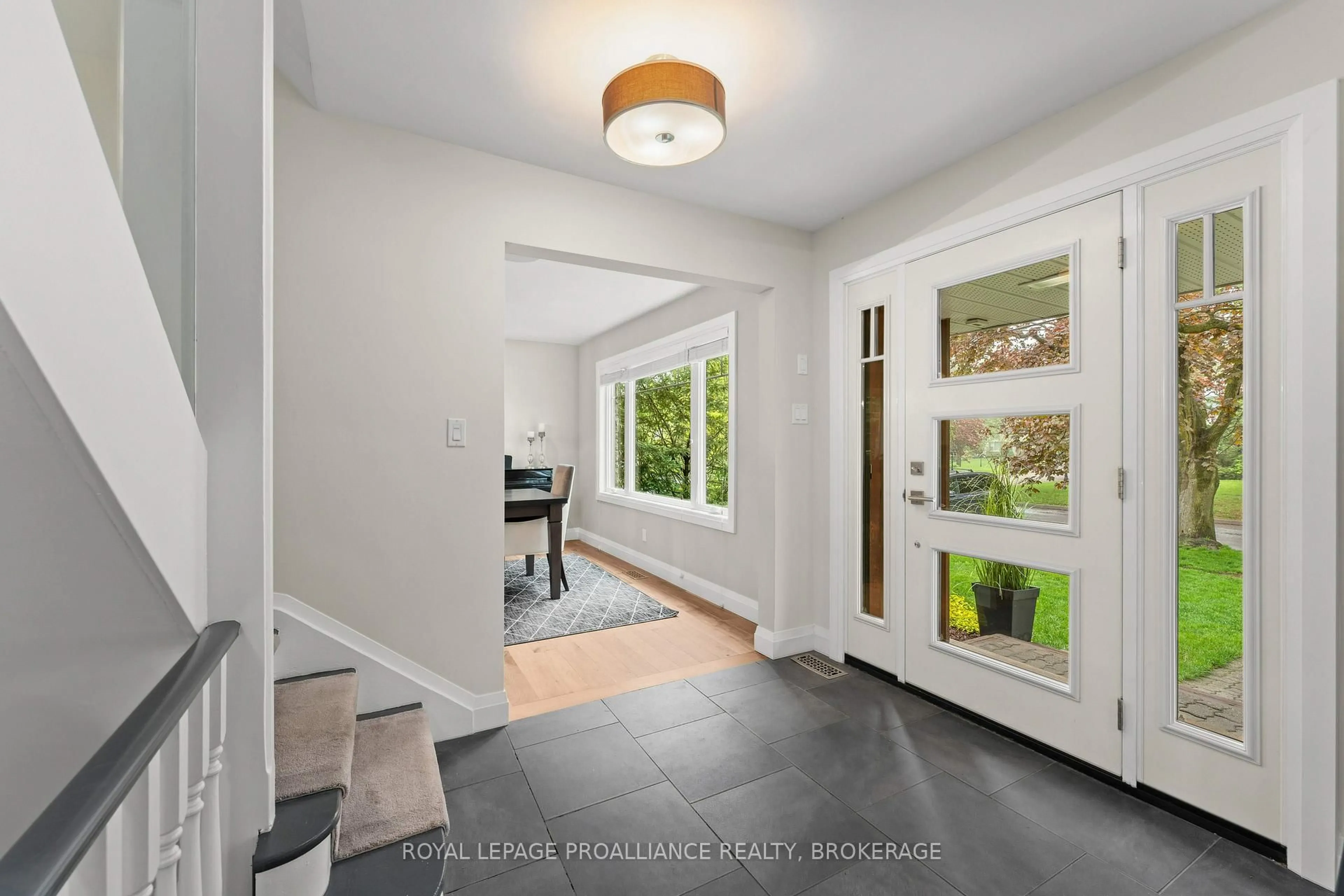 Indoor entryway for 29 Hillcroft Dr, Kingston Ontario K7L 4E8