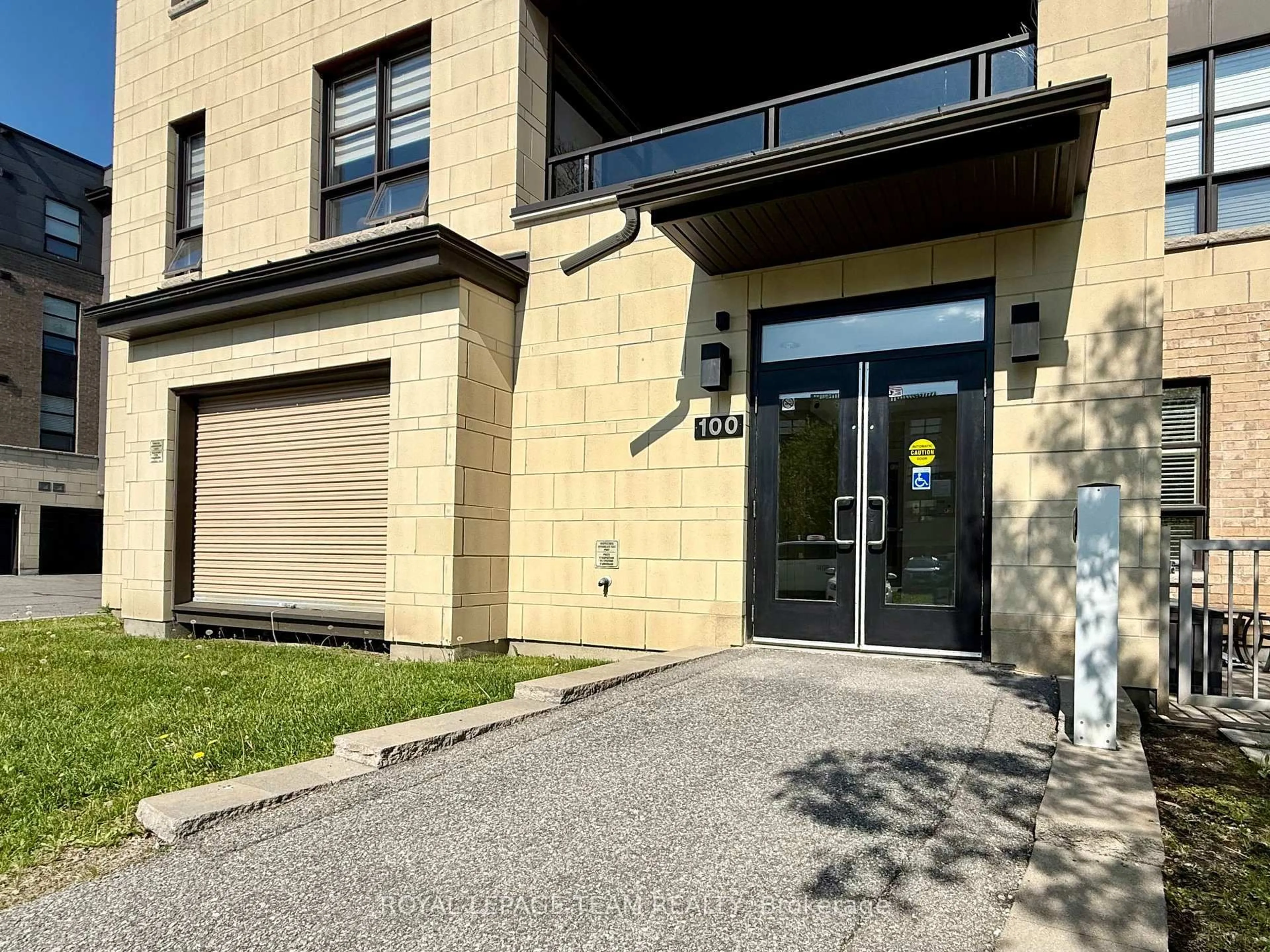 Indoor foyer for 100 Montblanc Private #302, Ottawa Ontario K1C 0B2